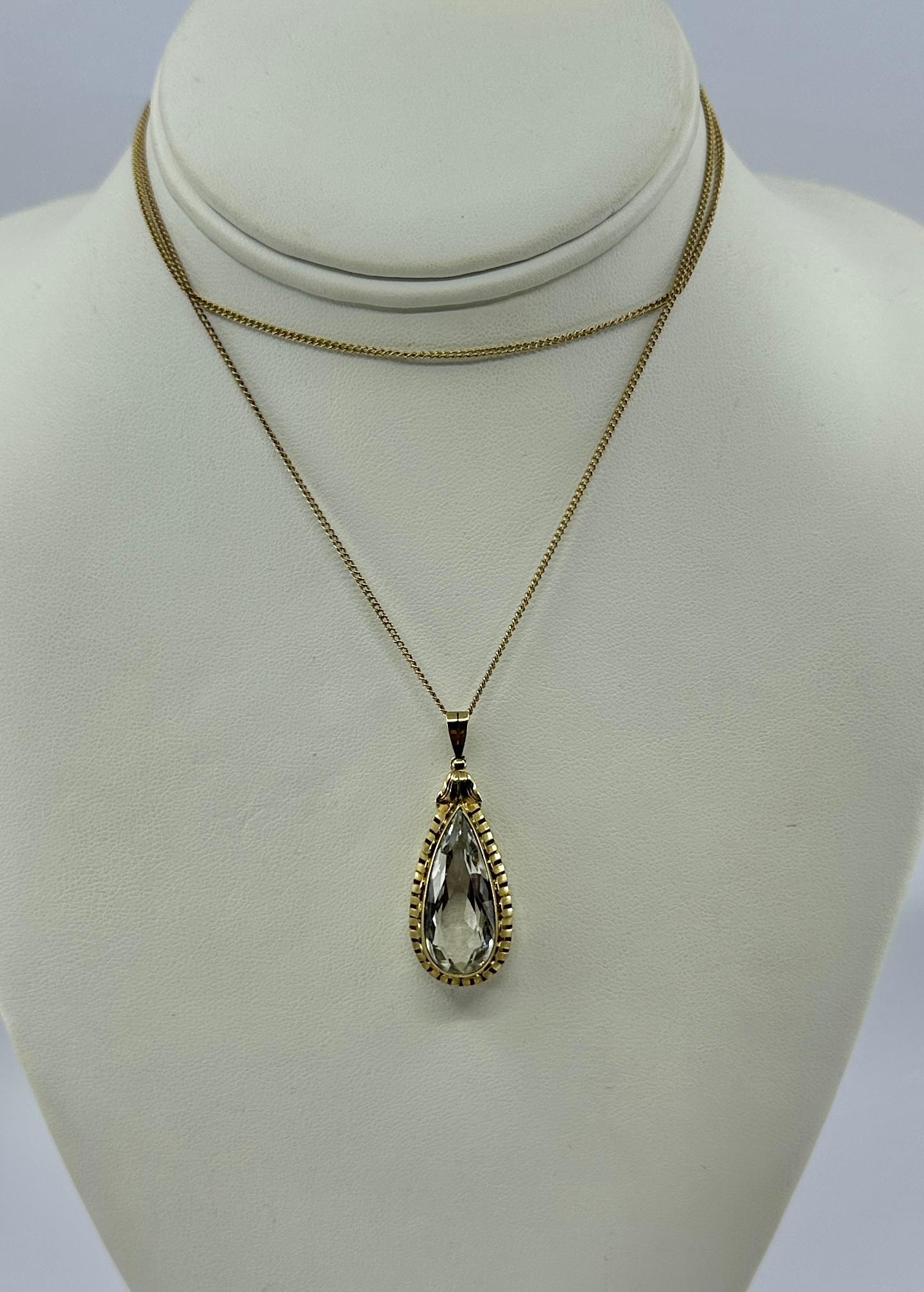 Ciondolo di acquamarina da 11 carati Arte Deco Collana a forma di pera Oro Antiques in vendita 7