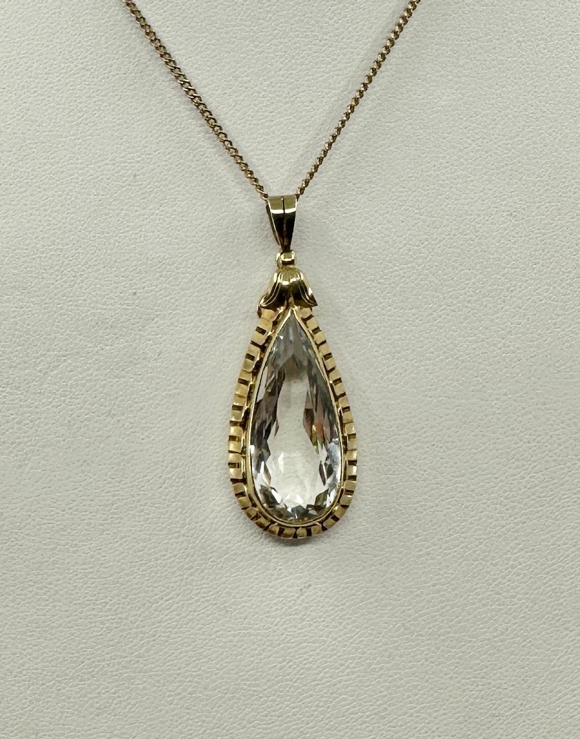 Ciondolo di acquamarina da 11 carati Arte Deco Collana a forma di pera Oro Antiques in vendita 8