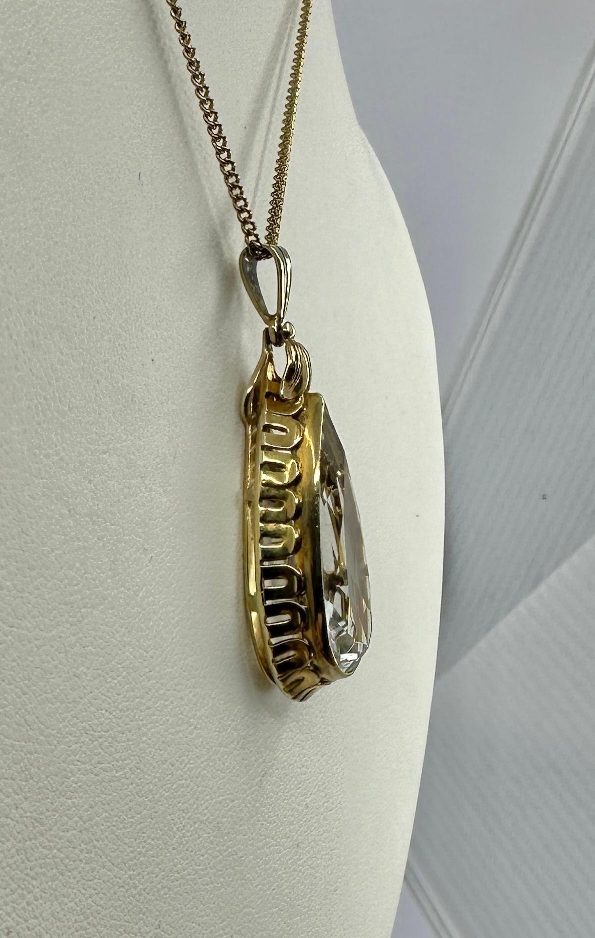 Ciondolo di acquamarina da 11 carati Arte Deco Collana a forma di pera Oro Antiques in vendita 9