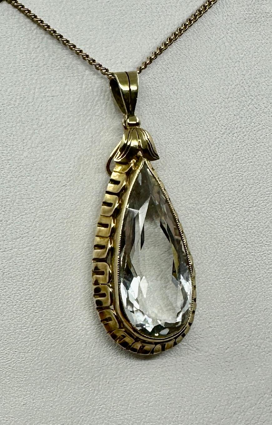 Taglio a goccia Ciondolo di acquamarina da 11 carati Arte Deco Collana a forma di pera Oro Antiques in vendita