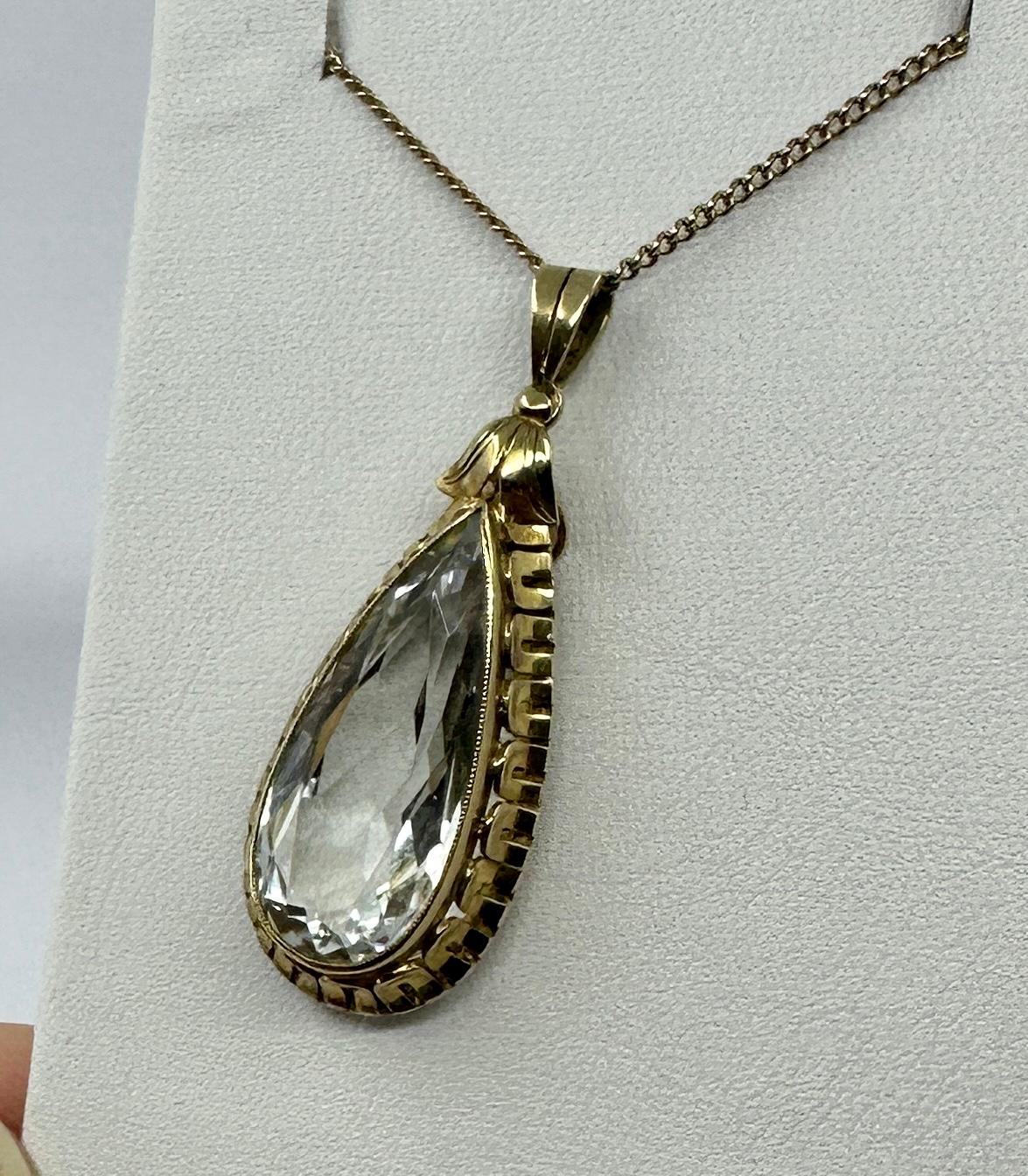 Ciondolo di acquamarina da 11 carati Arte Deco Collana a forma di pera Oro Antiques In condizioni ottime in vendita a New York, NY