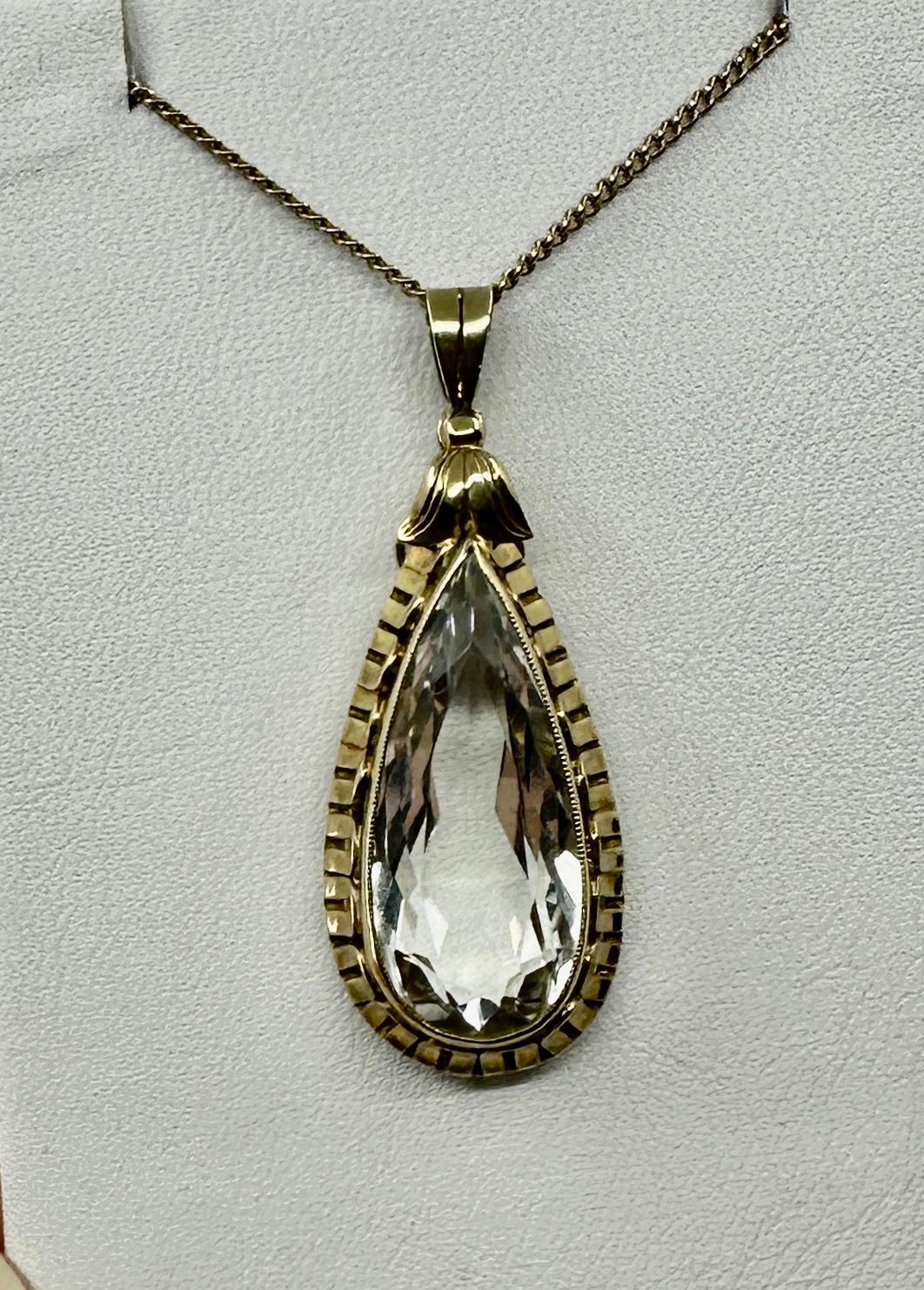 Donna Ciondolo di acquamarina da 11 carati Arte Deco Collana a forma di pera Oro Antiques in vendita