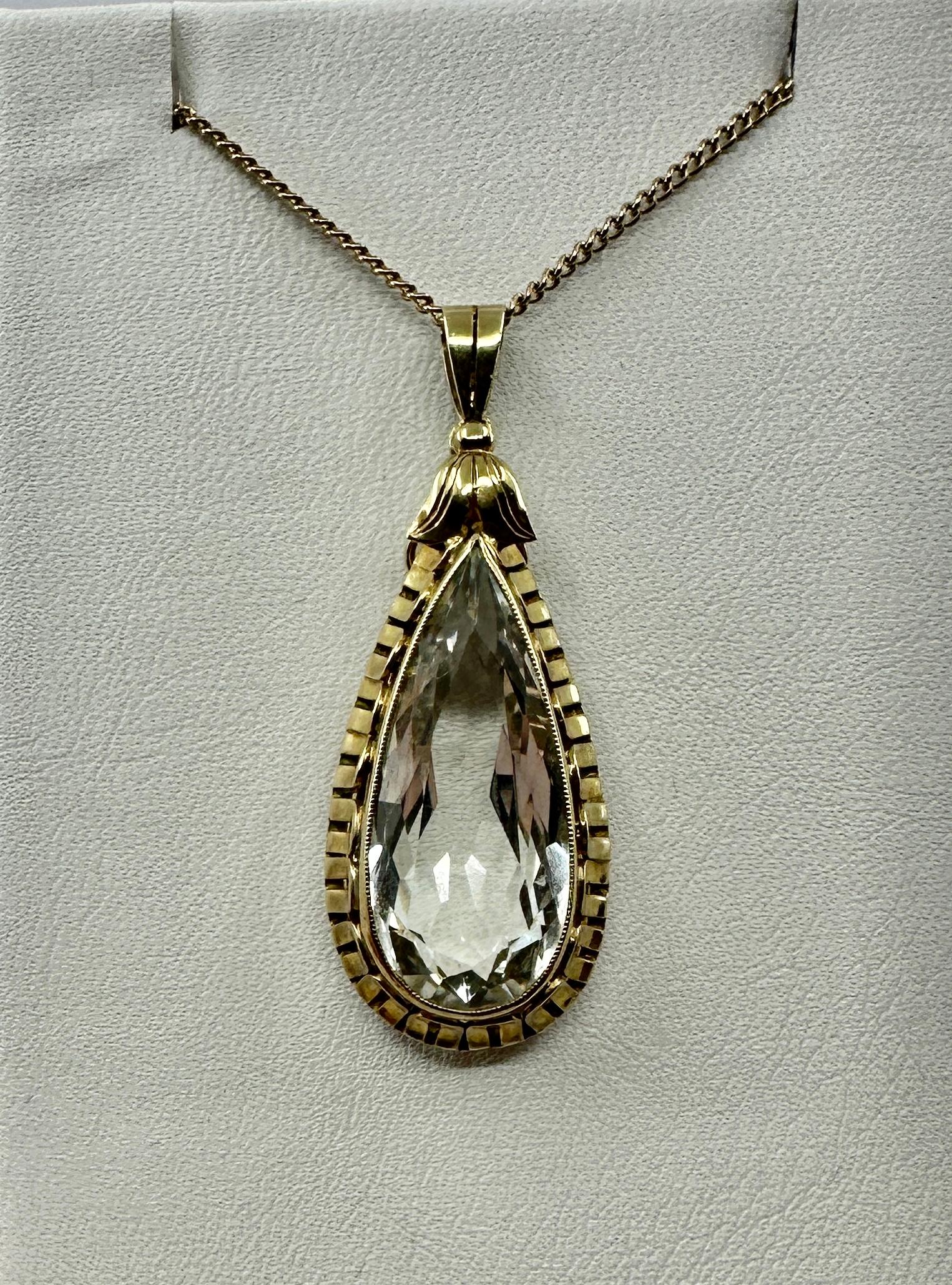 Ciondolo di acquamarina da 11 carati Arte Deco Collana a forma di pera Oro Antiques in vendita 1