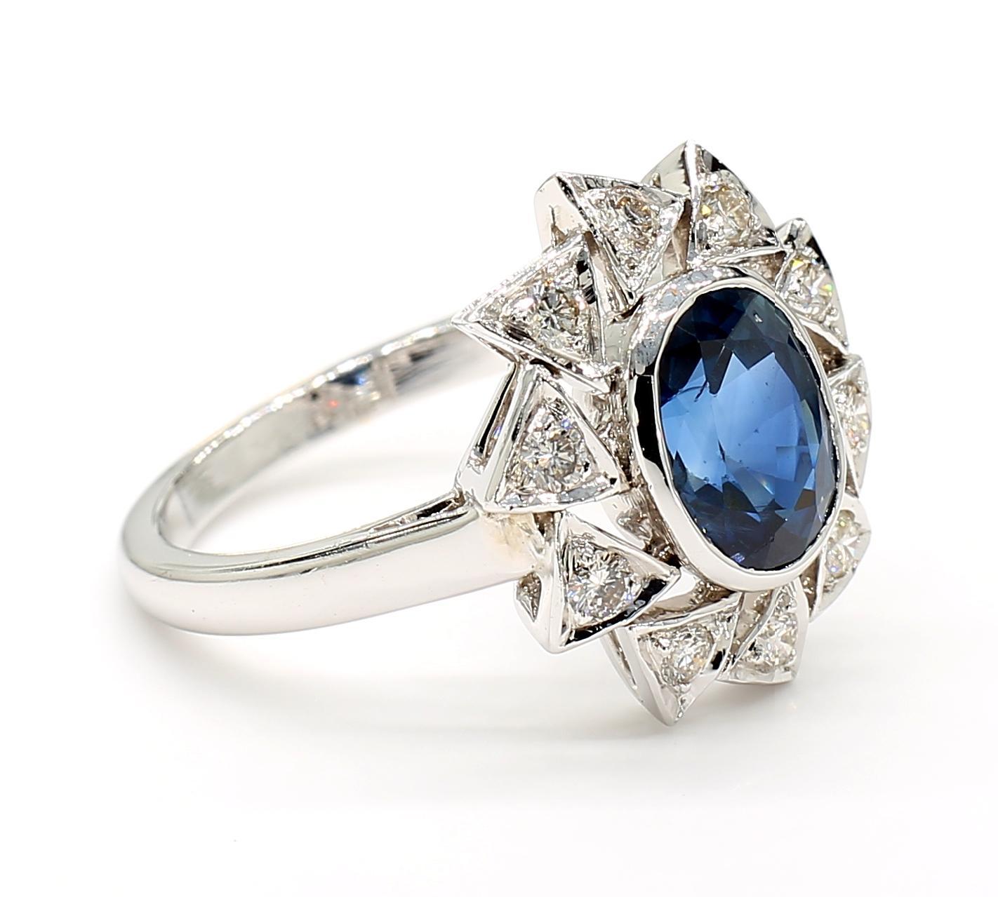 1.1 Carat Blue Sapphire and Diamond 18K Gold Ring in vendita 4
