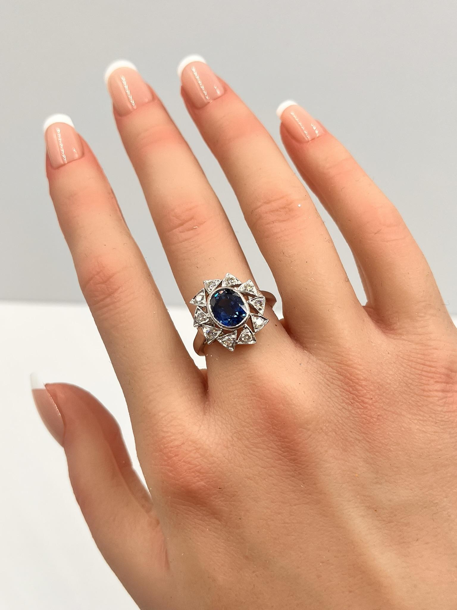 1.1 Carat Blue Sapphire and Diamond 18K Gold Ring in vendita 5