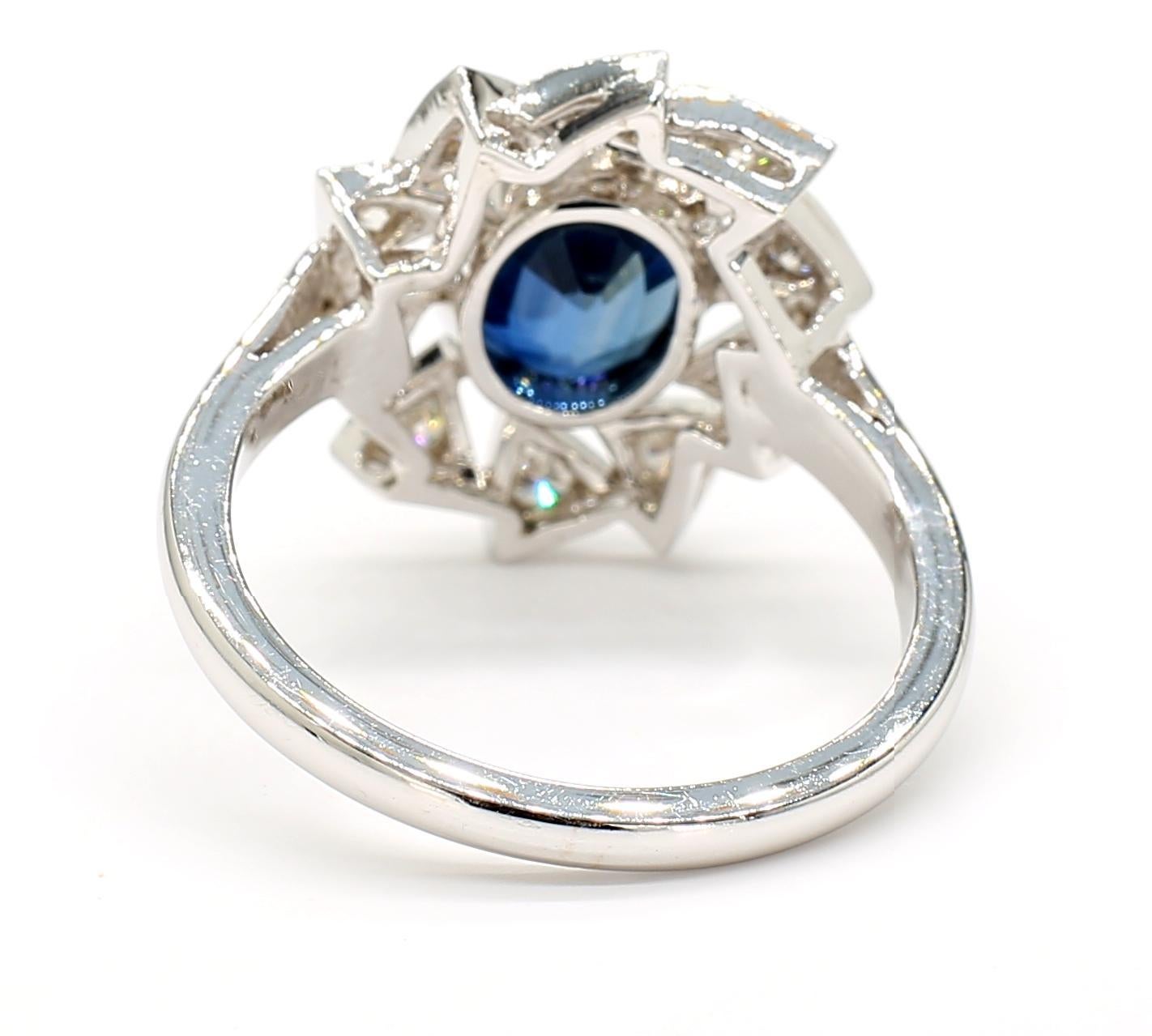 1.1 Carat Blue Sapphire and Diamond 18K Gold Ring in vendita 1