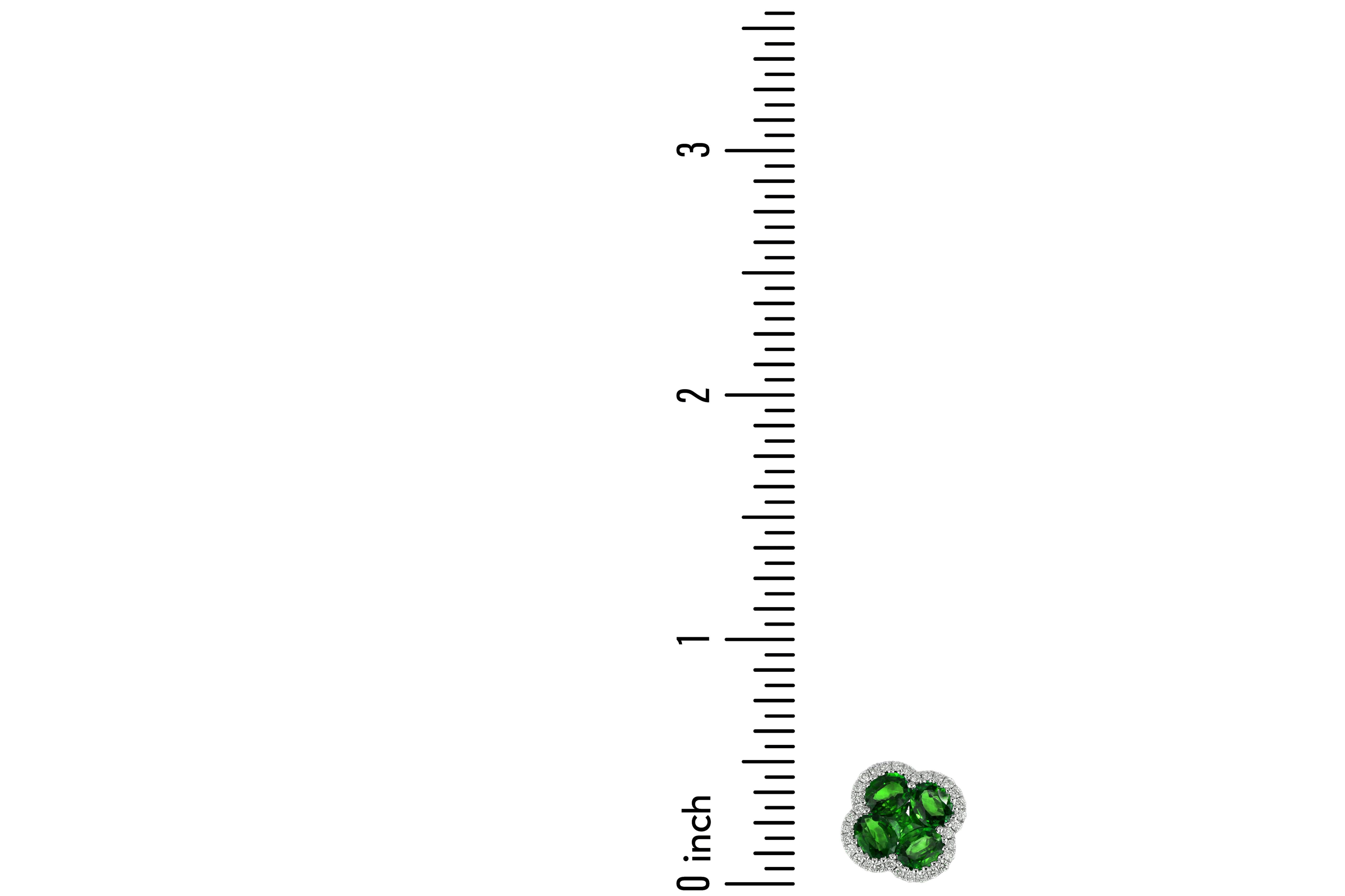 Taglio misto 1.1 Carat Clover Cluster Fine Emerald Stud Earrings in 0.25 Ct Dia Halo ref443 in vendita