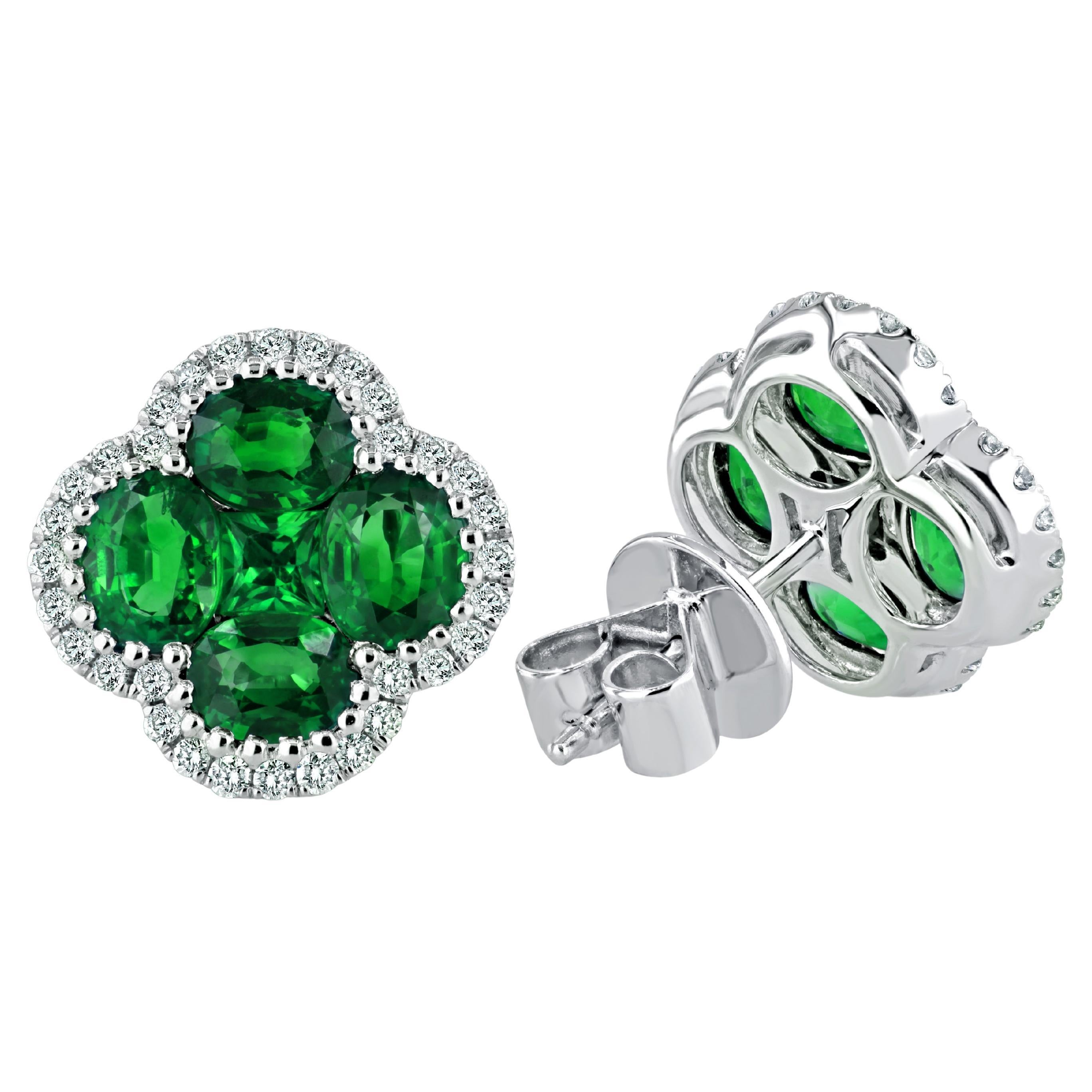 1.1 Carat Clover Cluster Fine Emerald Stud Earrings in 0.25 Ct Dia Halo ref443 in vendita