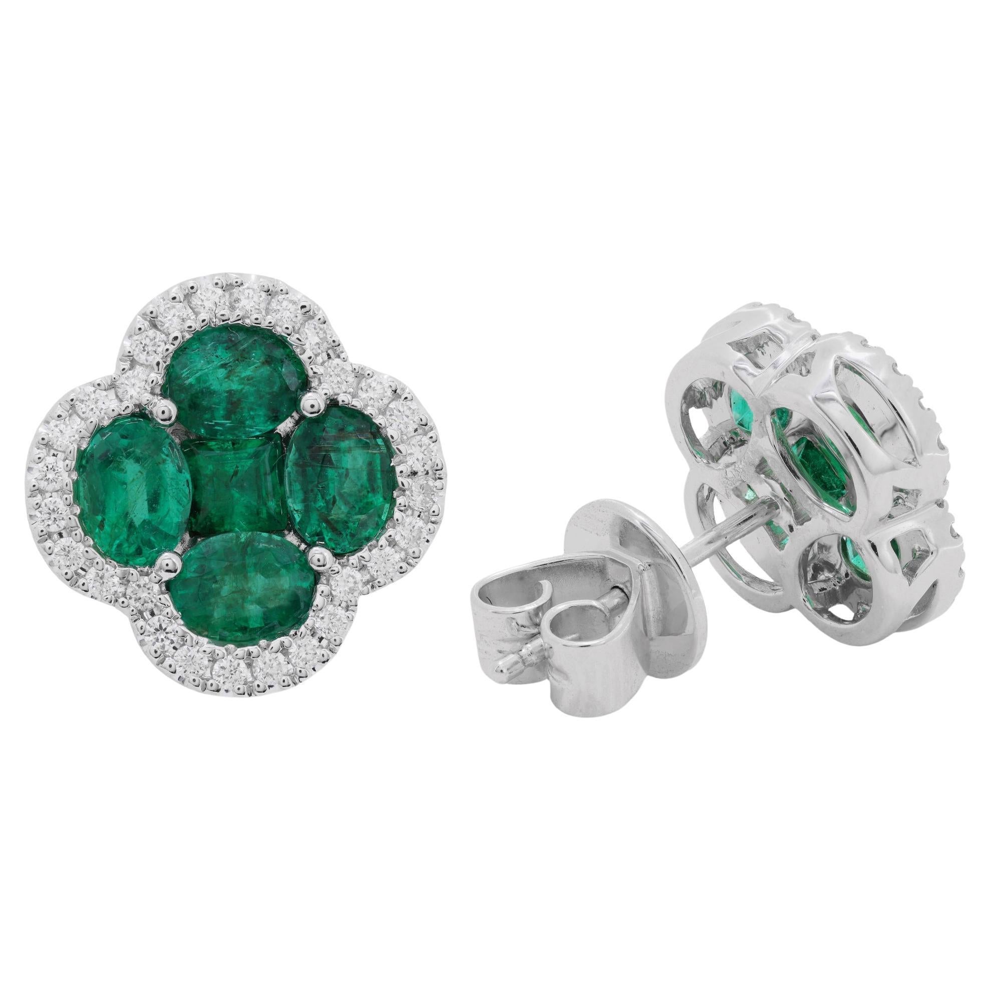 1.1 Carat Clover Cluster Fine Emerald Stud Ears in 0.25 Ct Dia Halo ref443 en vente