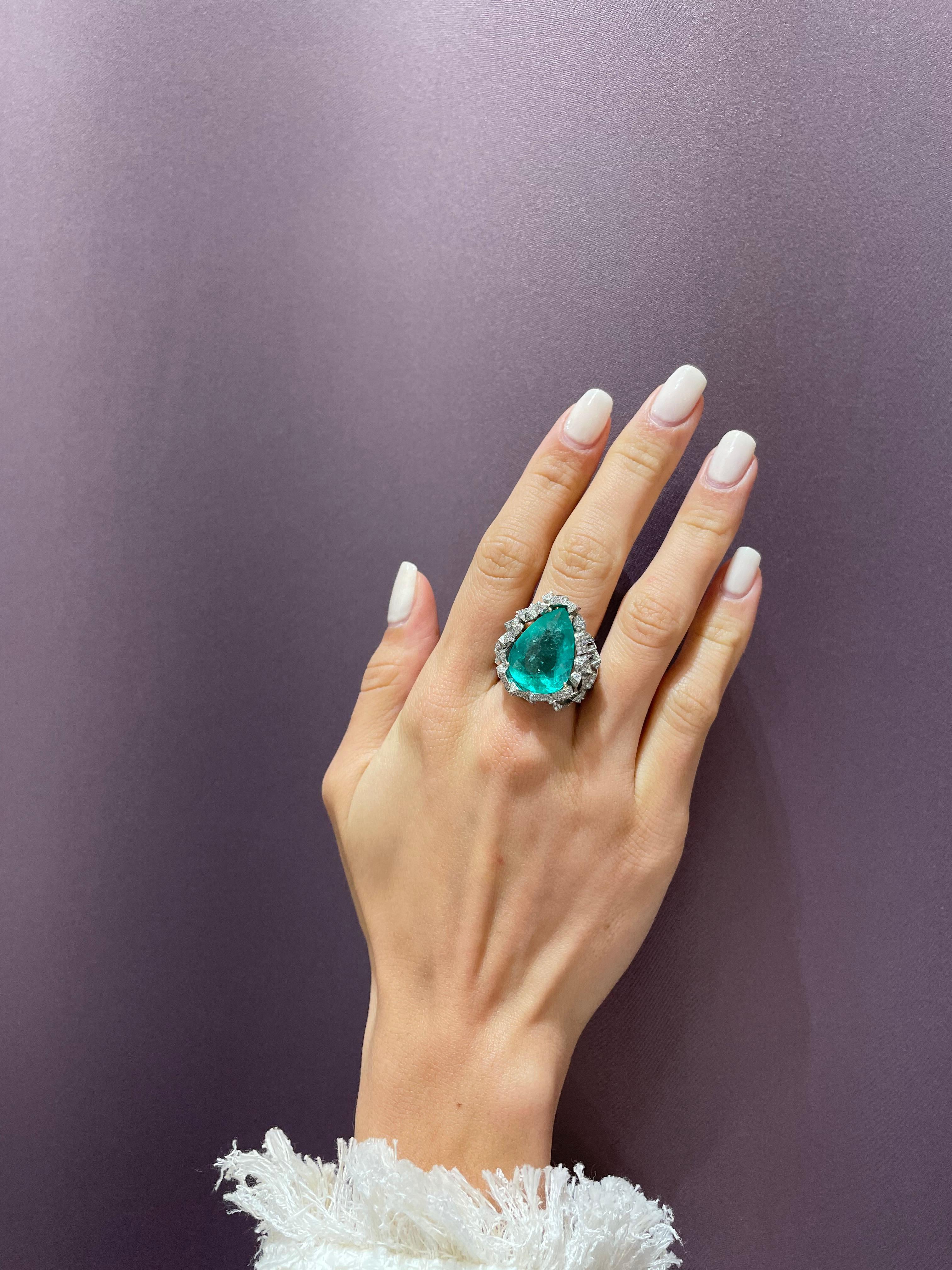 Rosior one-off 11 Carat Colombian Emerald and Diamond Contemporary Cocktail Ring In New Condition In Porto, PT