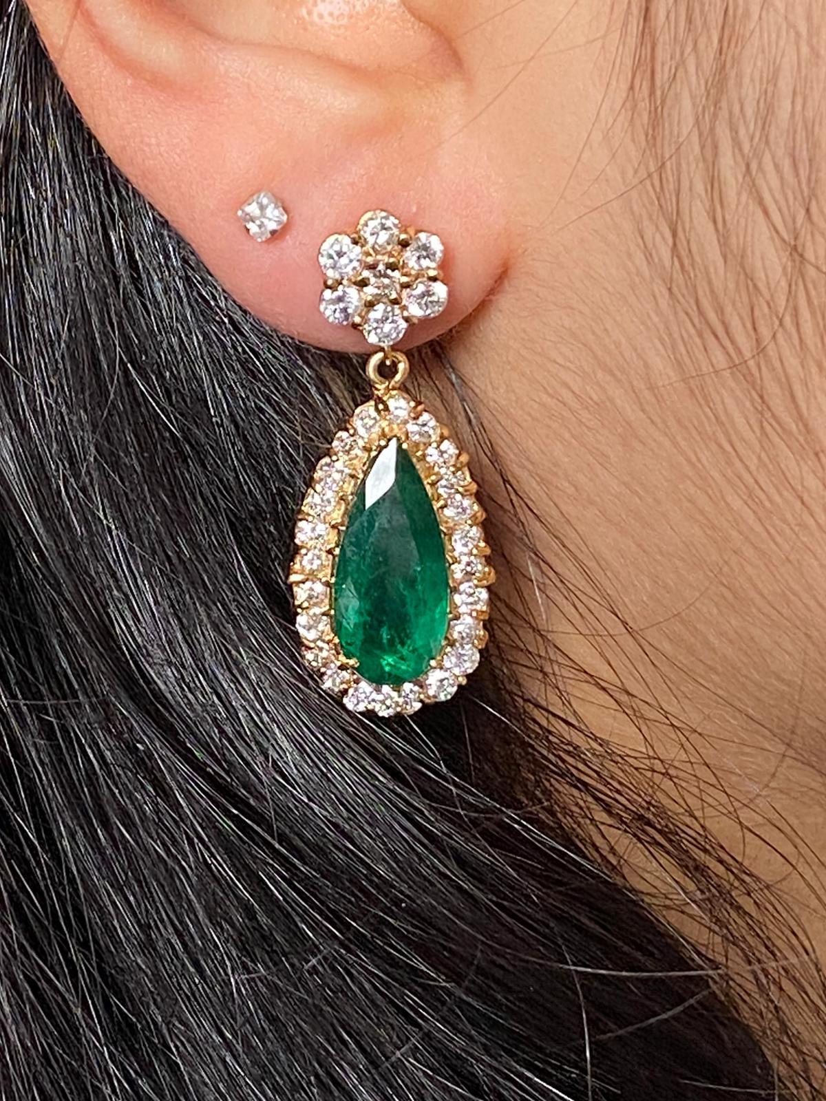 Women's 11 Carat Colombian Pear Shape Emerald Diamond Hanging /Drop Earrings 14Kt Gold