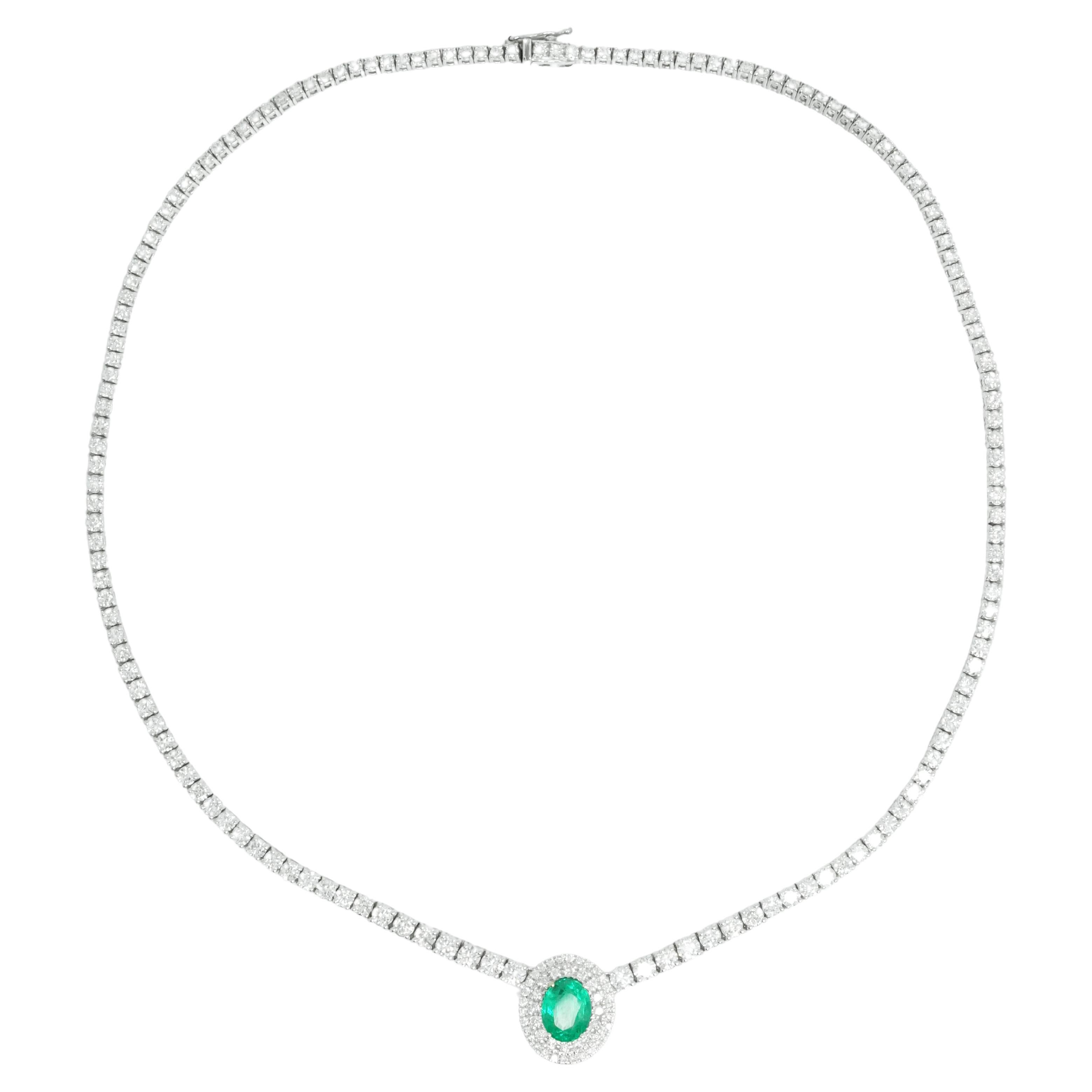 Contemporary 11 Carat Diamond & 2.31 Carat Green Oval Emerald 18K Gold Pendant Necklace  For Sale