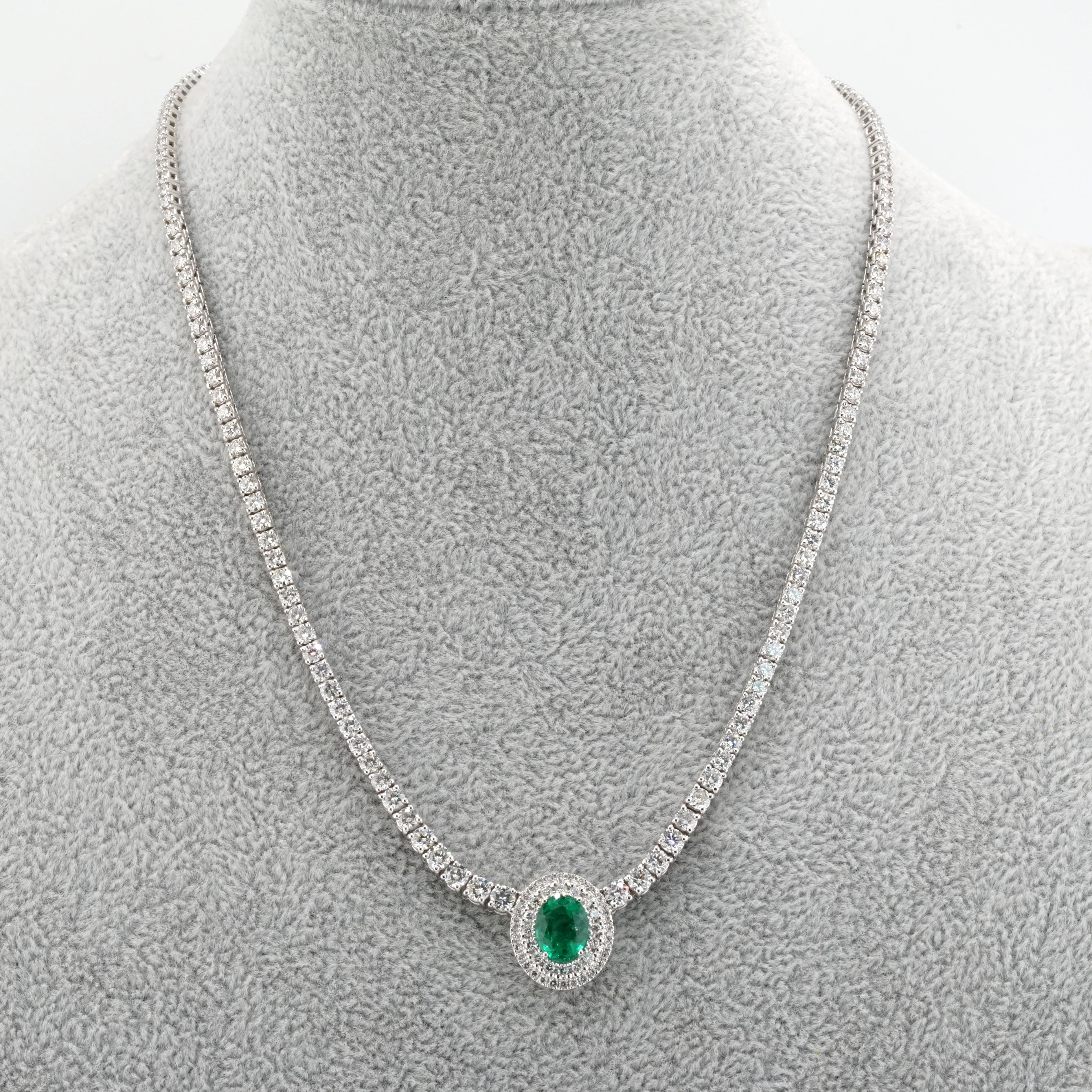 Oval Cut 11 Carat Diamond & 2.31 Carat Green Oval Emerald 18K Gold Pendant Necklace  For Sale