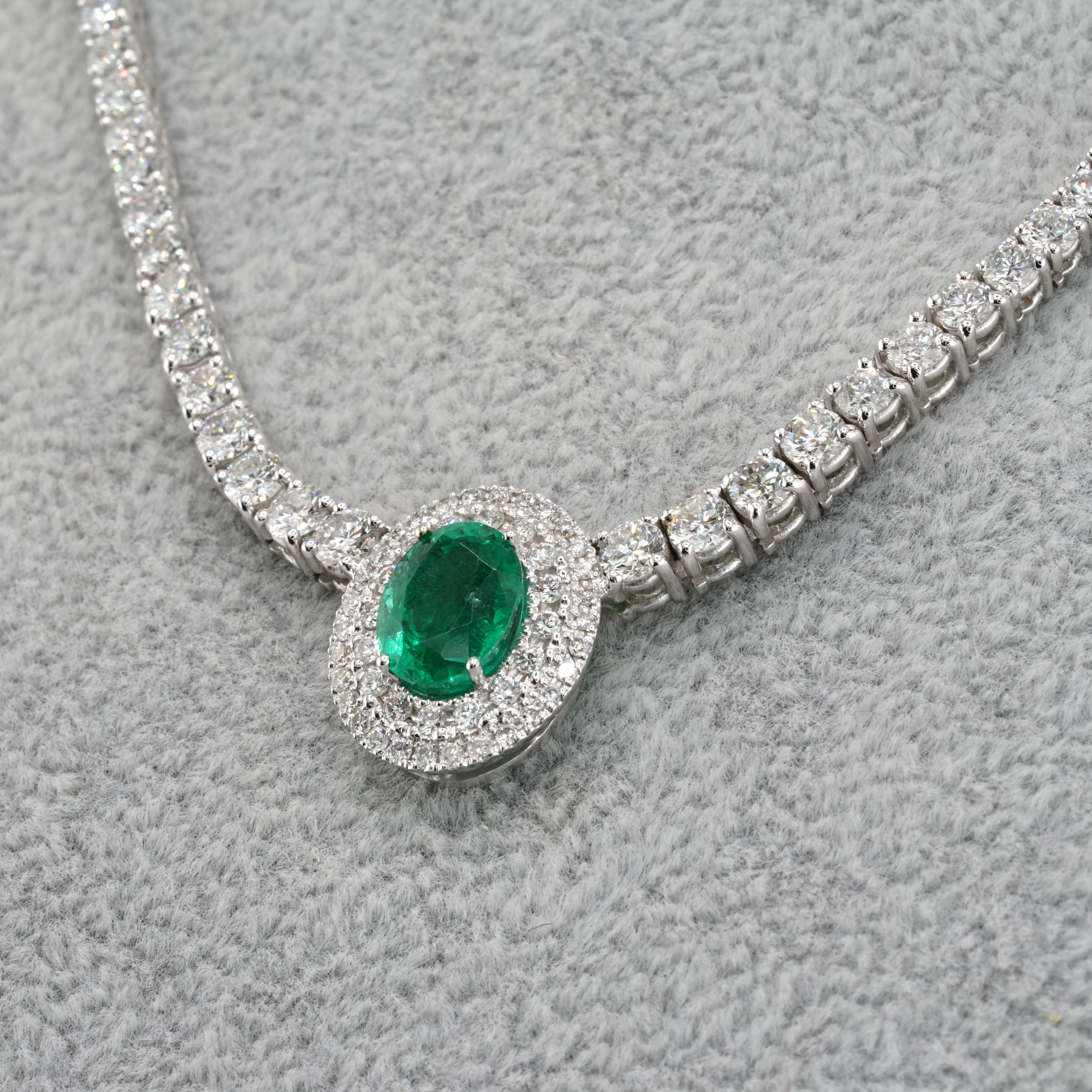 Women's or Men's 11 Carat Diamond & 2.31 Carat Green Oval Emerald 18K Gold Pendant Necklace  For Sale
