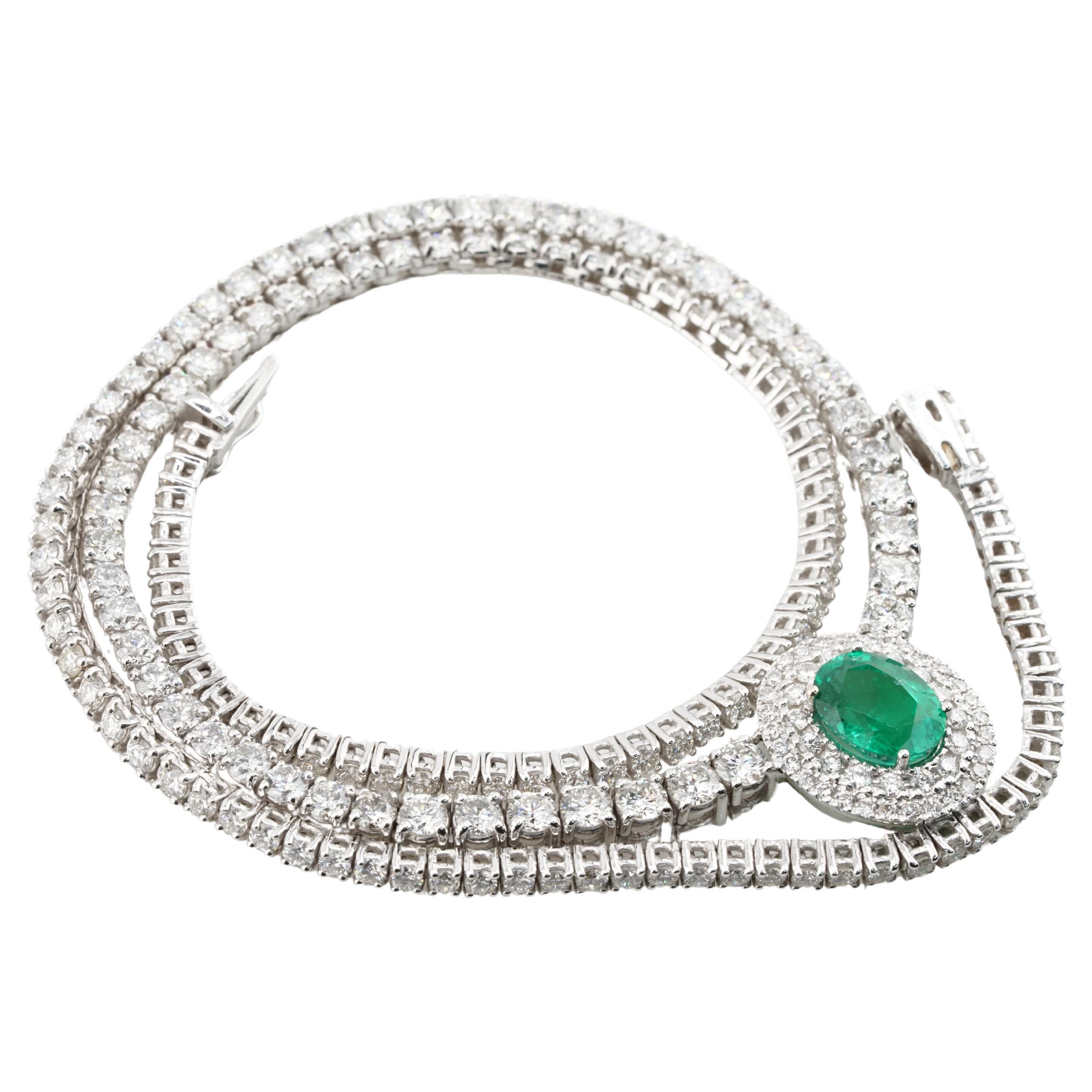 11 Karat Diamant & 2,31 Karat Grüner ovaler Smaragd 18K Gold Anhänger Halskette im Angebot
