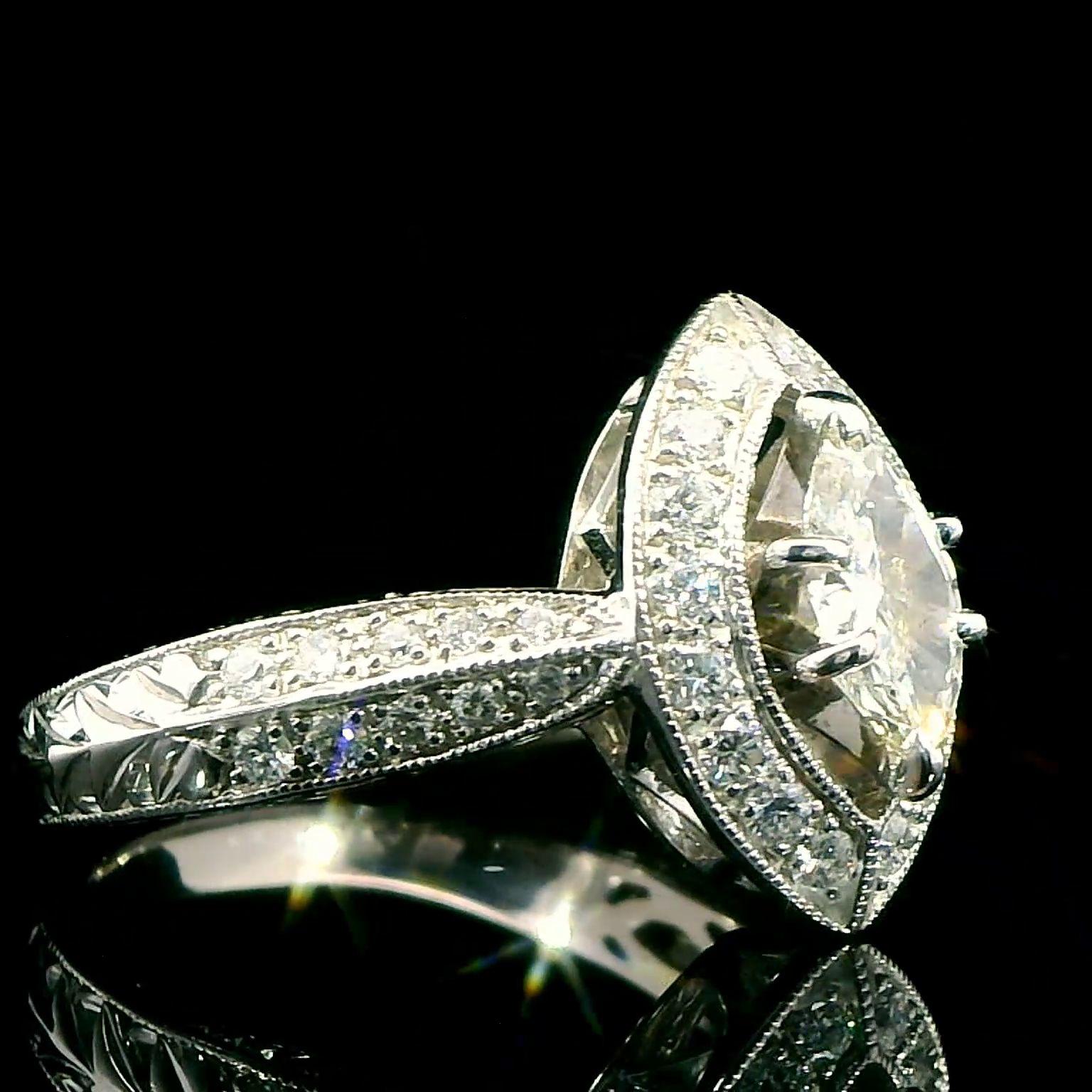 1.1 Karat Diamant Marquise-Cluster-Ring aus 18 Karat Gold (Marquiseschliff) im Angebot