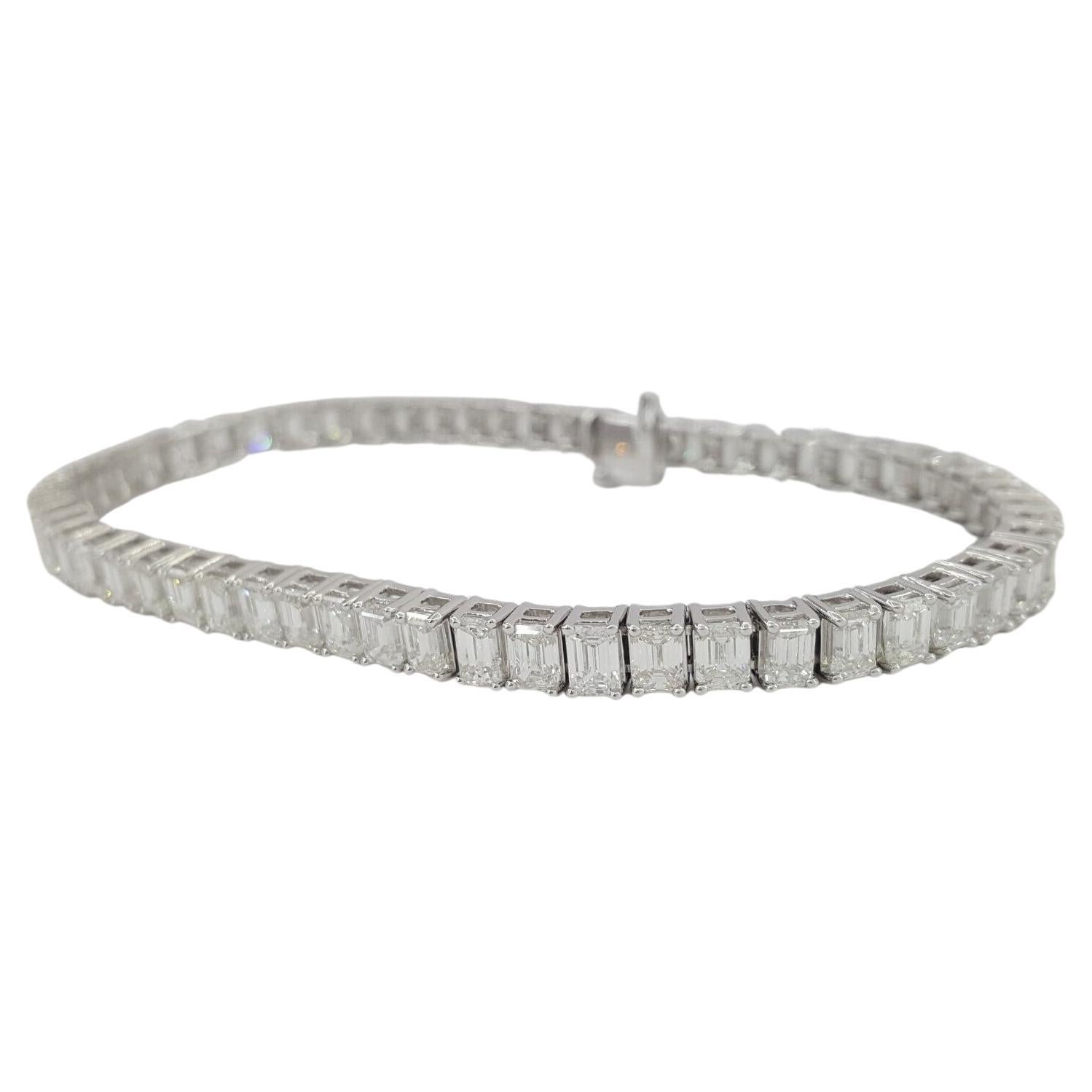 Contemporaneo Bracciale tennis con diamanti taglio smeraldo da 11 carati in vendita