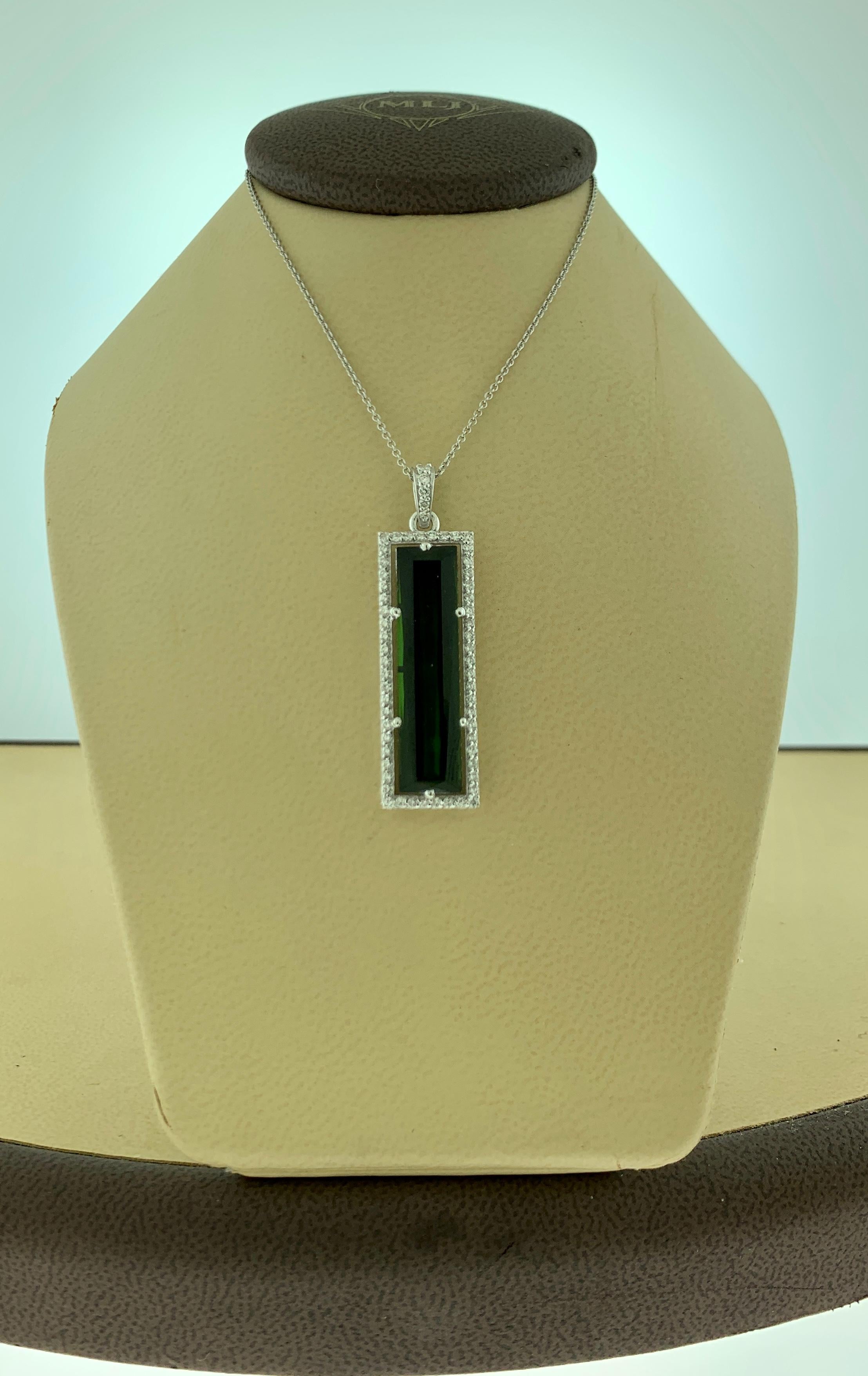 11 Carat Green Tourmaline and 1.2 Carat Diamond Pendant / Necklace 18 Karat Gold In Excellent Condition In New York, NY