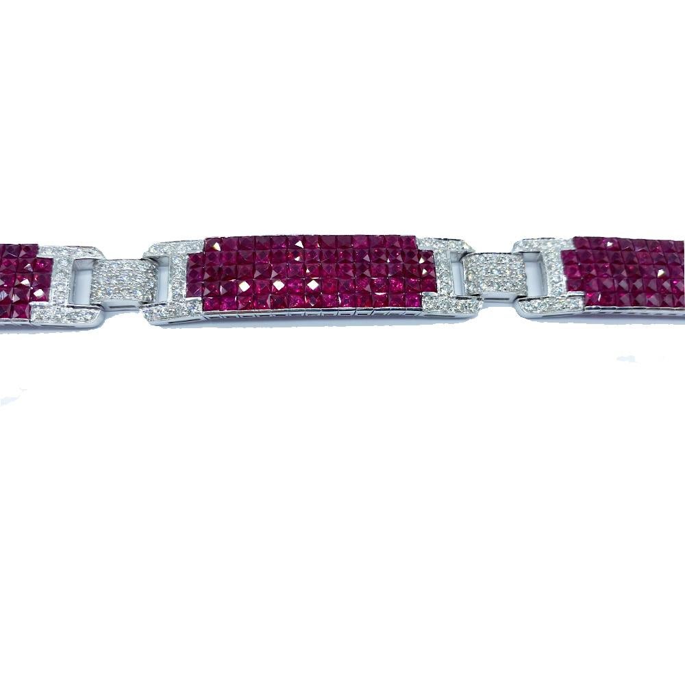 11 Karat Unsichtbares Diamant- und Taubenblut-Rubin-Armband 18 Karat  (Französischer Schliff) im Angebot