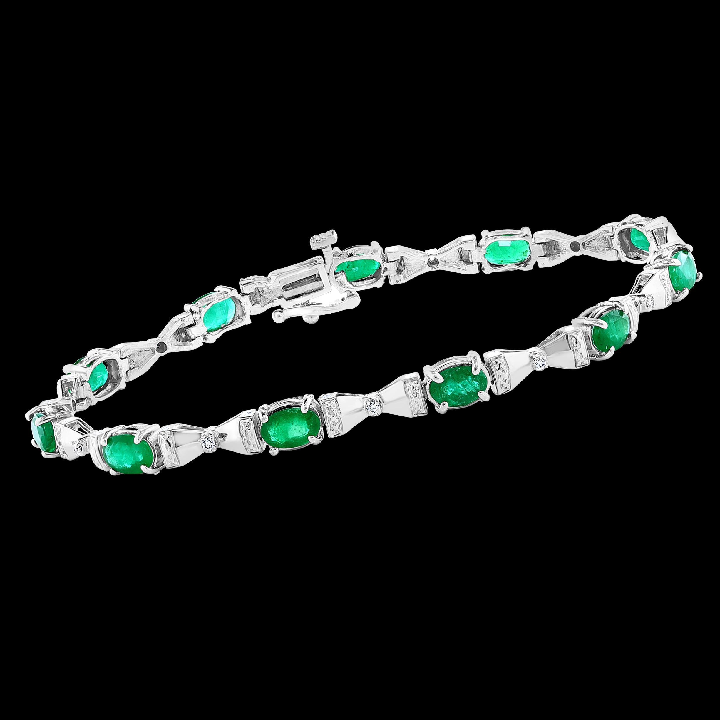 Taglio ovale Bracciale Tennis Cocktail con smeraldo naturale e diamanti da 11 carati, oro bianco 14 carati in vendita