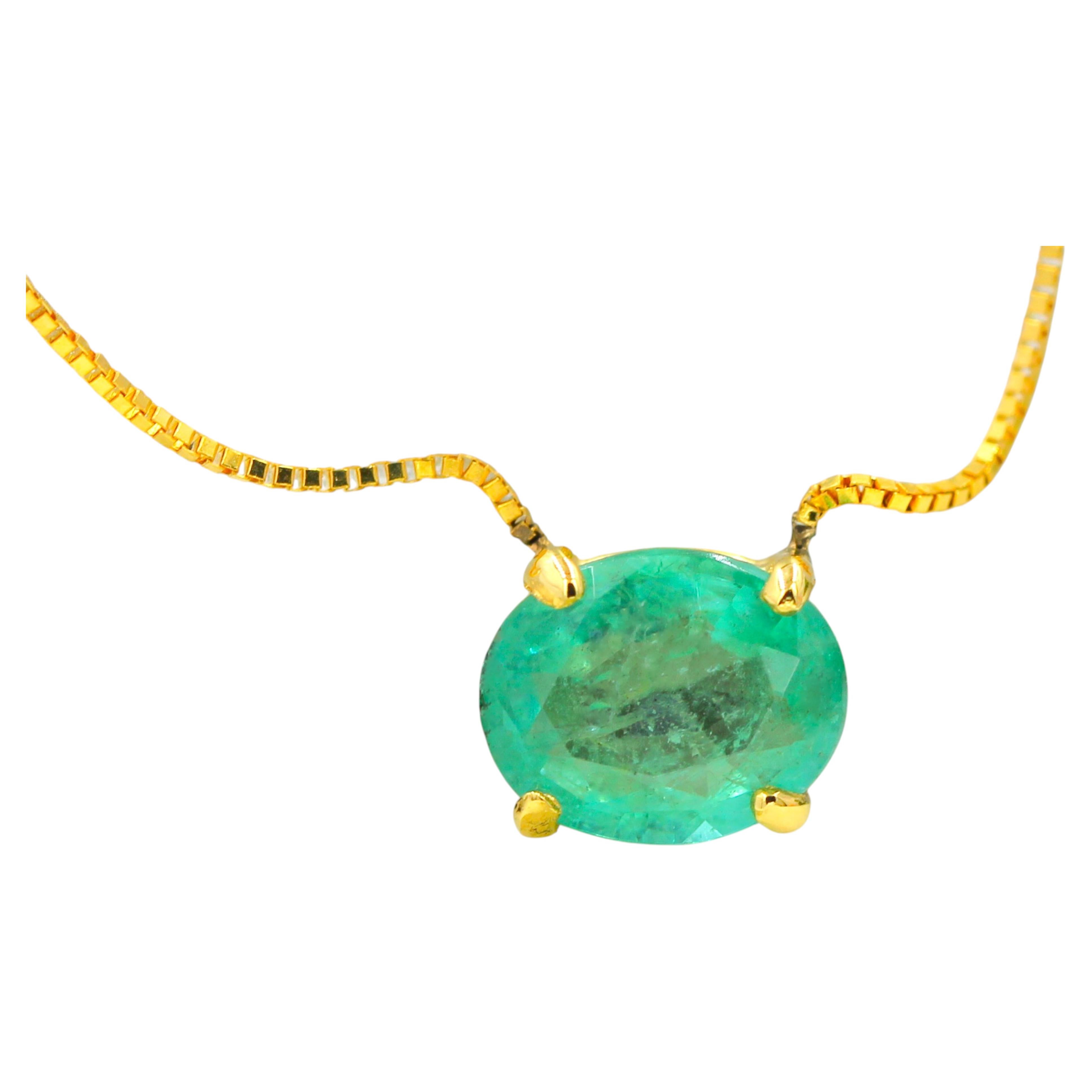 Colgante Soliatire de Esmeralda Verde Natural de 1,1 quilates Oro amarillo de 10 quilates 17 pulgadas