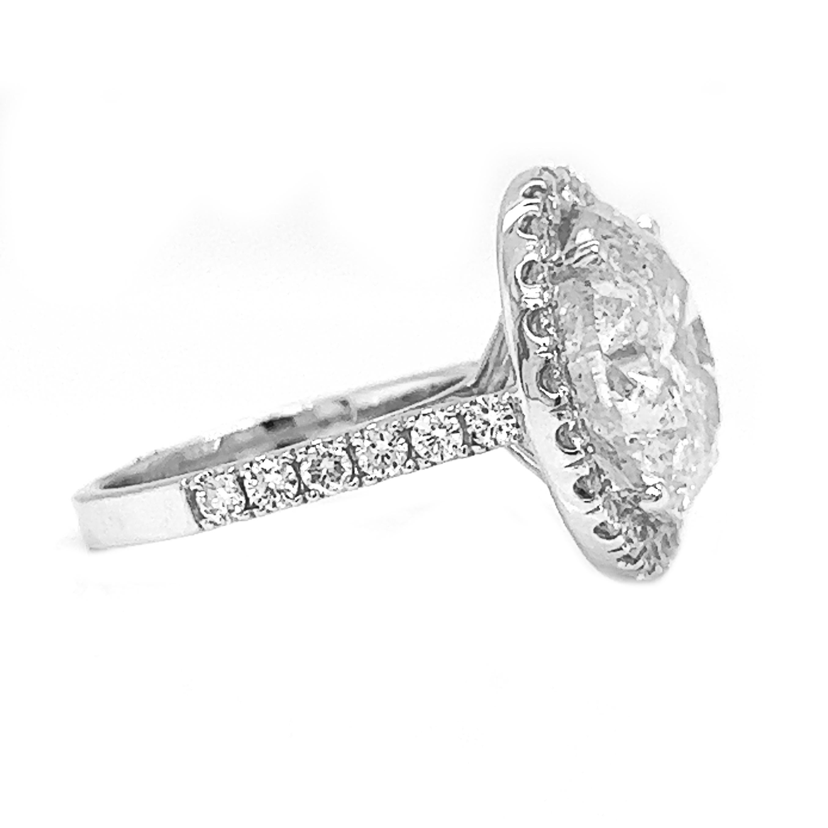Taille ronde Bague d'anniversaire de mariage en or blanc 14 carats avec diamant rond taille naturelle de 11 carats en vente