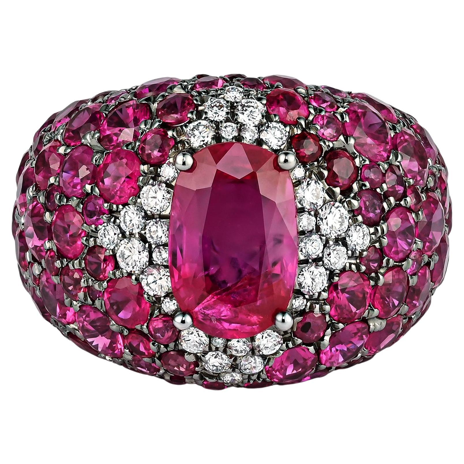 Anillo Cúpula de Rubí Rosa de Birmania de Corte Oval de 11 Quilates y Racimo de Diamantes en venta
