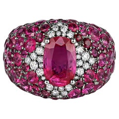 Anillo Cúpula de Rubí Rosa de Birmania de Corte Oval de 11 Quilates y Racimo de Diamantes
