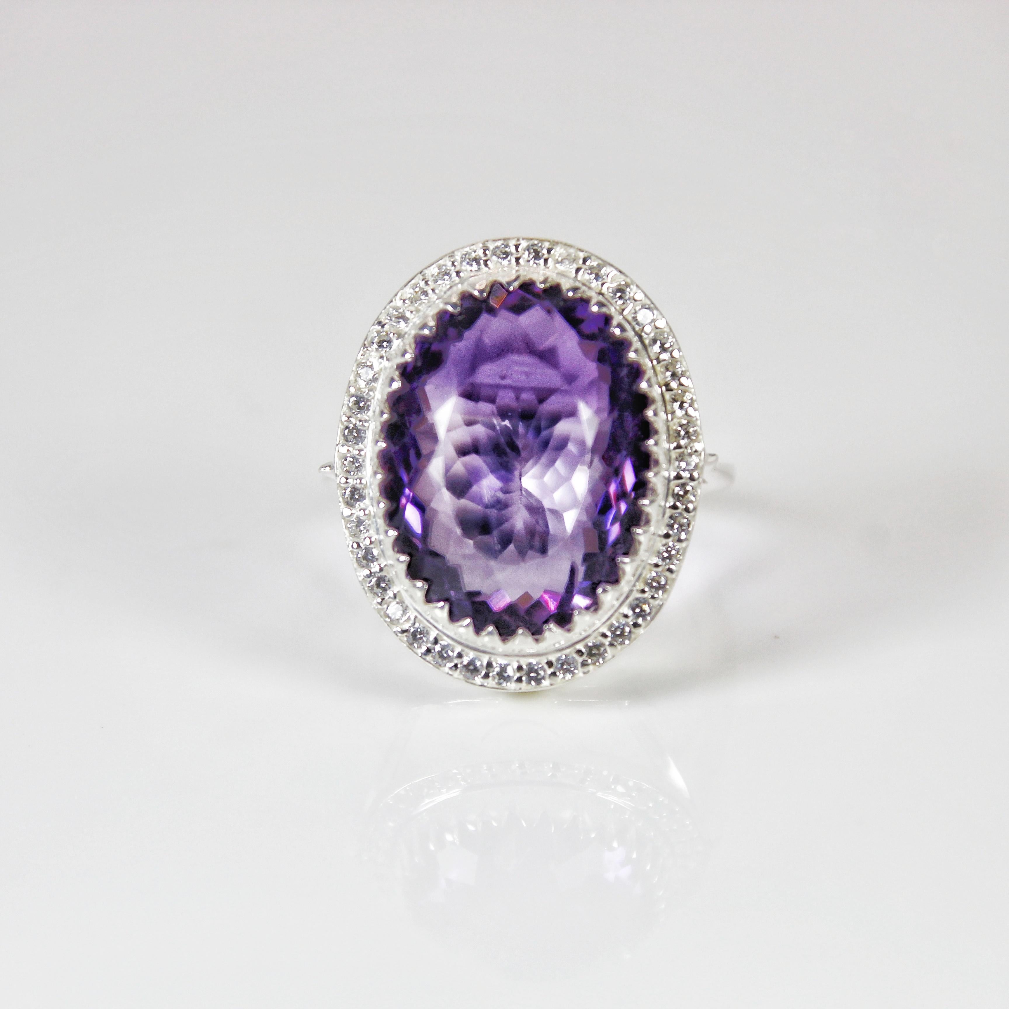 11 carat Oval Cut Natural Amethyst Ring In New Condition For Sale In Vadgam, GJ