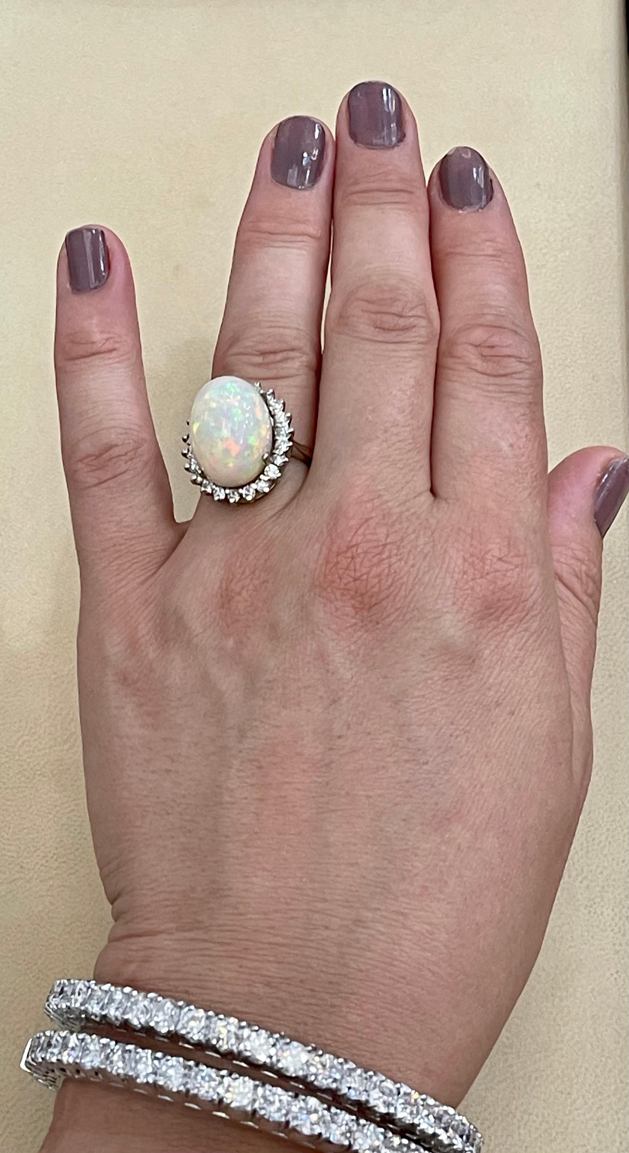 11 Karat Ovaler äthiopischer Opal und Diamant-Cocktailring aus 14 Karat Weißgold 12