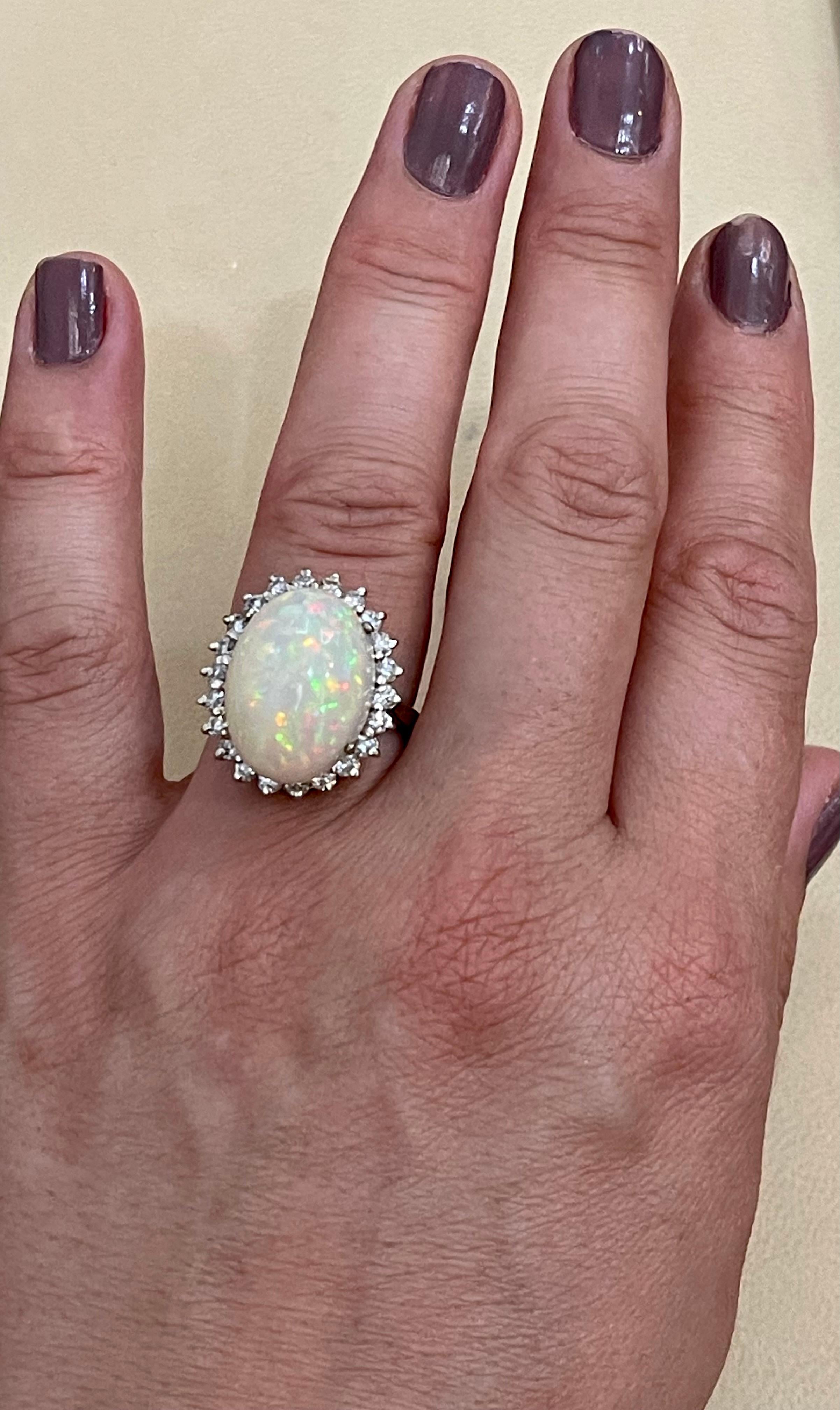 11 Karat Ovaler äthiopischer Opal und Diamant-Cocktailring aus 14 Karat Weißgold 13