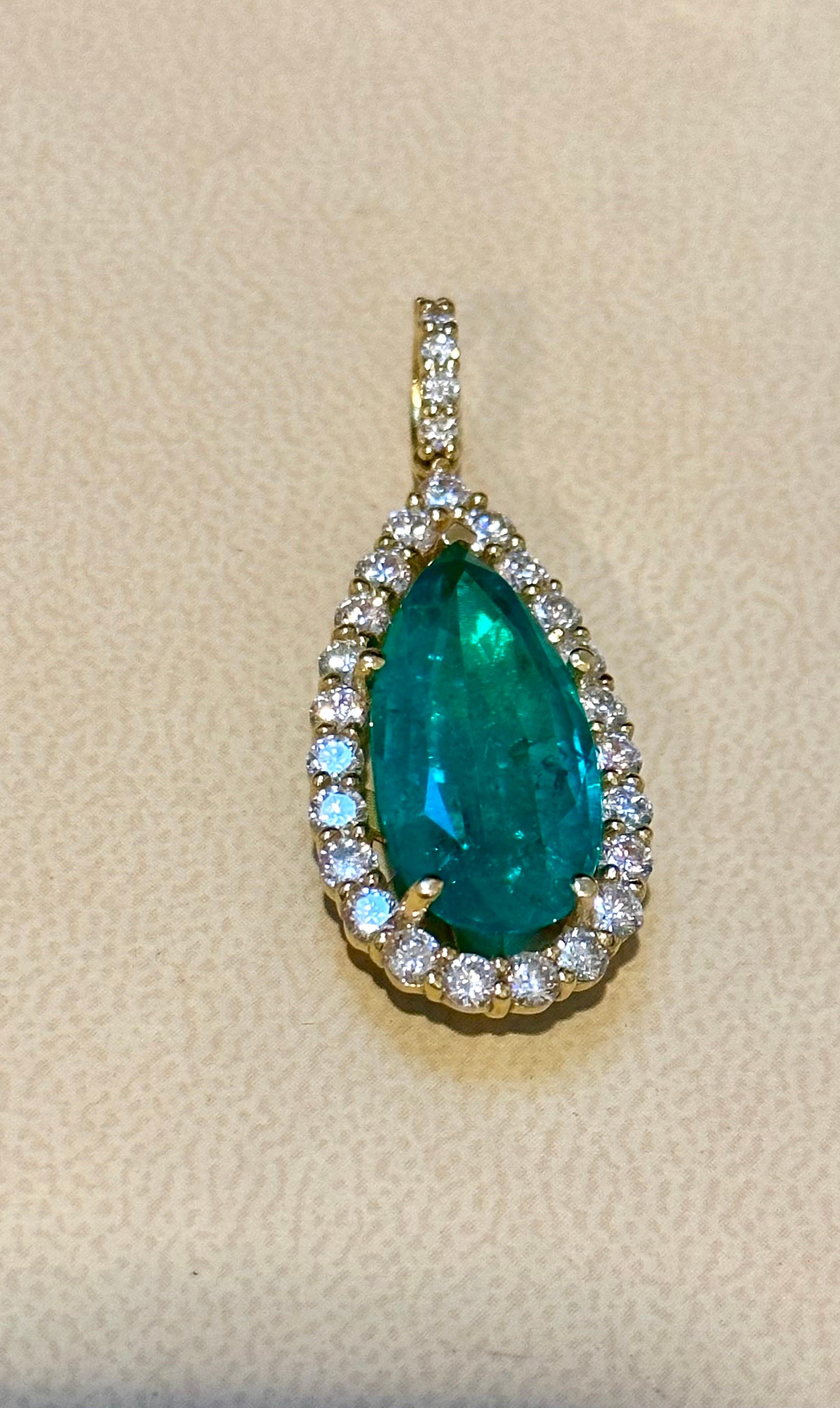 11 Carat Pear Shape Colombian Emerald and Diamond Pendant Necklace Enhancer In Excellent Condition For Sale In New York, NY
