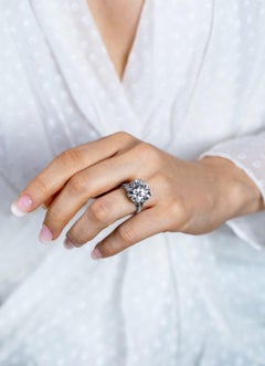 11 Carat Round Brilliant Diamond Ring Brilliant White 18K Gold