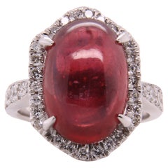 11 Karat Rubin-Cabochon, Kuppel mit Diamanten, Cocktail-Ring