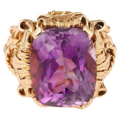 Antique 11 Carats Amethyst 18 Carats Yellow Gold Cocktail Ring