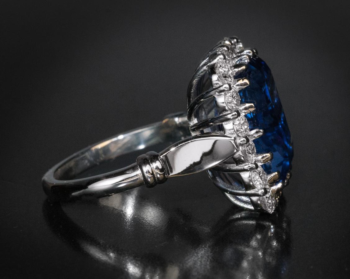 Women's 11 Ct Ceylon Sapphire Diamond Platinum Ring For Sale