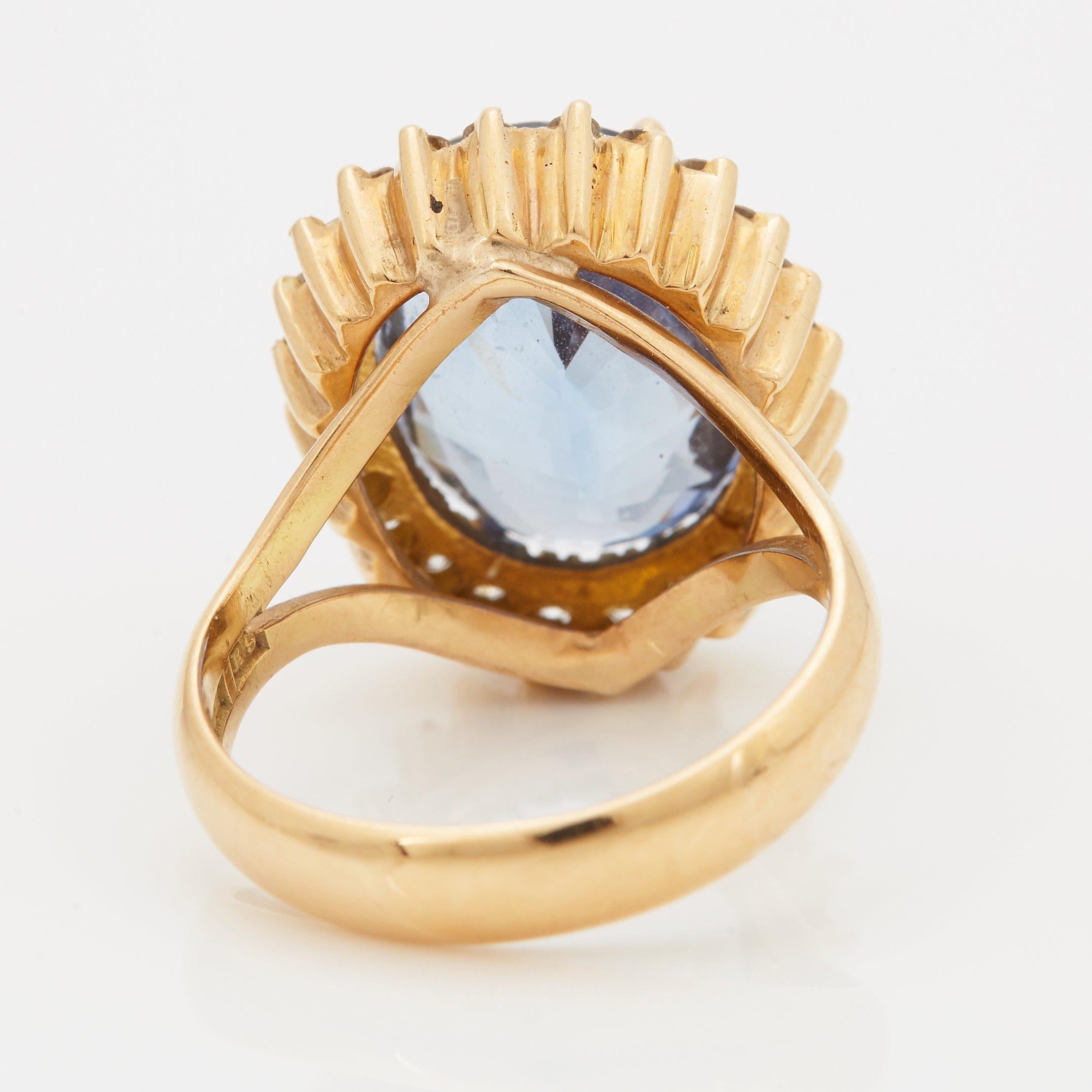 11 carat natural no heat sapphire and diamond 1960s yellow gold ring For Sale 4