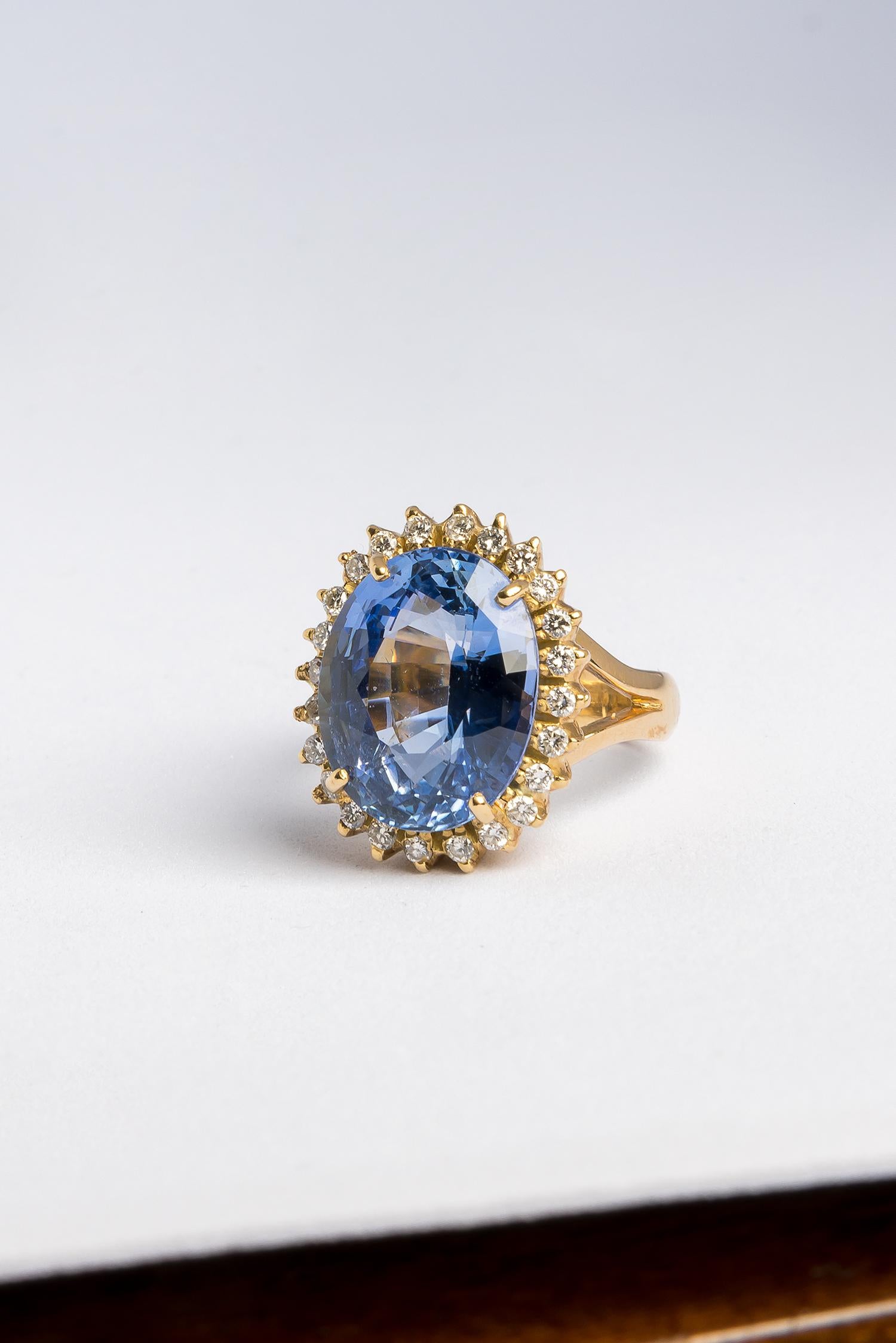 11 carat natural no heat sapphire and diamond 1960s yellow gold ring For Sale 7
