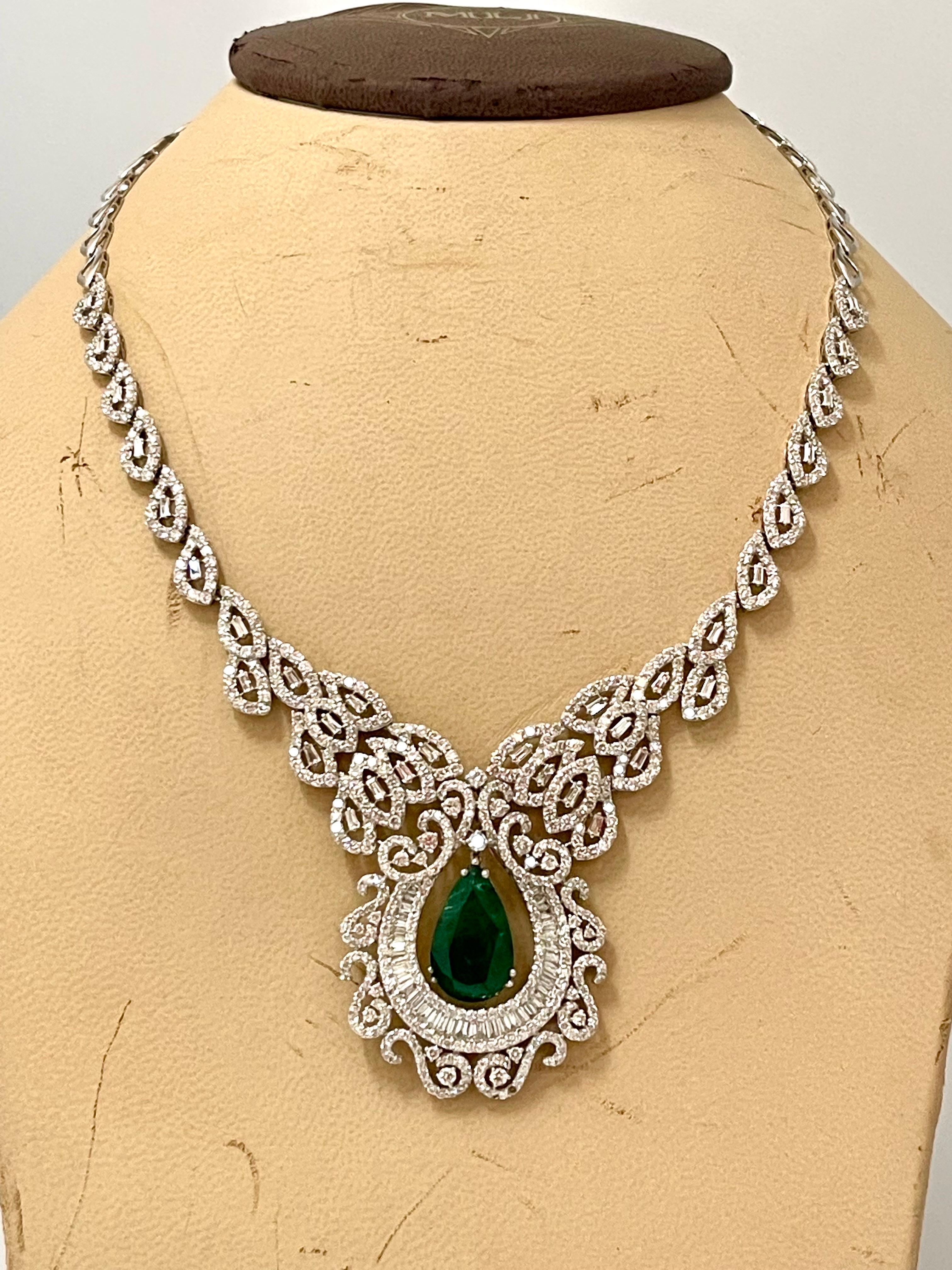 11 Ct Pear Shape Zambian Natural Emerald & 17 Ct Diamond Necklace 18 Karat Gold For Sale 5