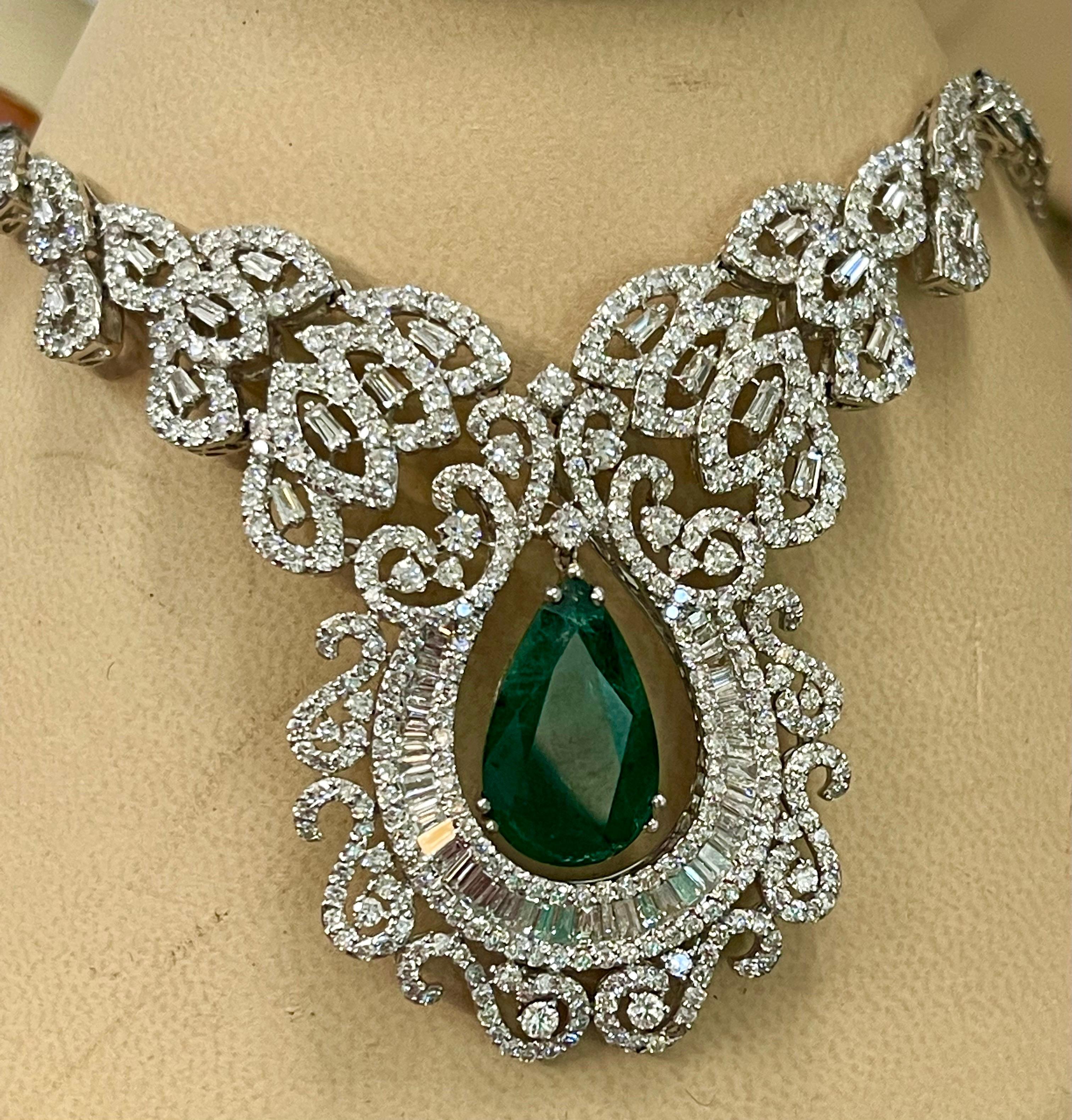 Pear Cut 11 Ct Pear Shape Zambian Natural Emerald & 17 Ct Diamond Necklace 18 Karat Gold For Sale