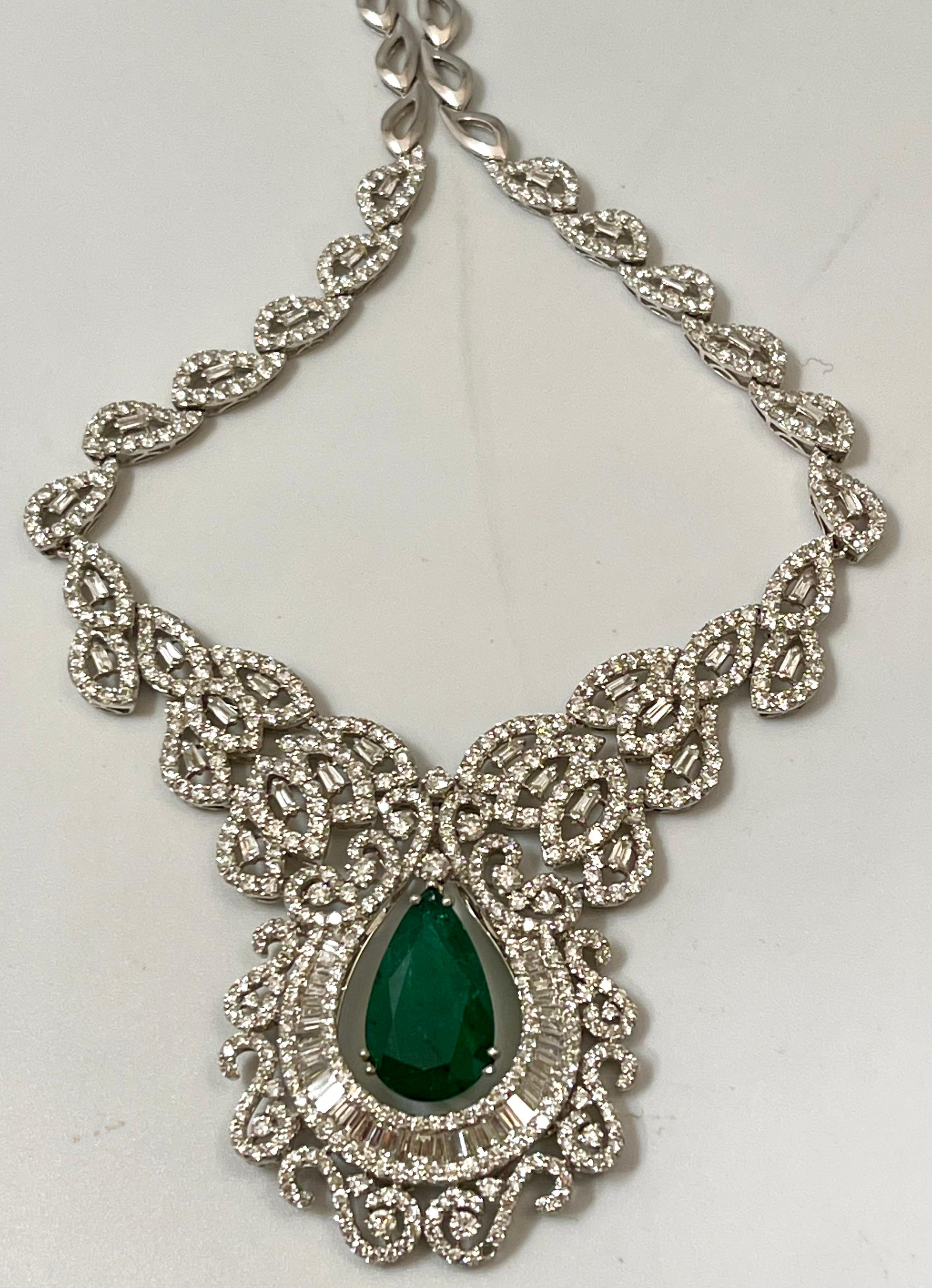 11 Ct Pear Shape Zambian Natural Emerald & 17 Ct Diamond Necklace 18 Karat Gold For Sale 1