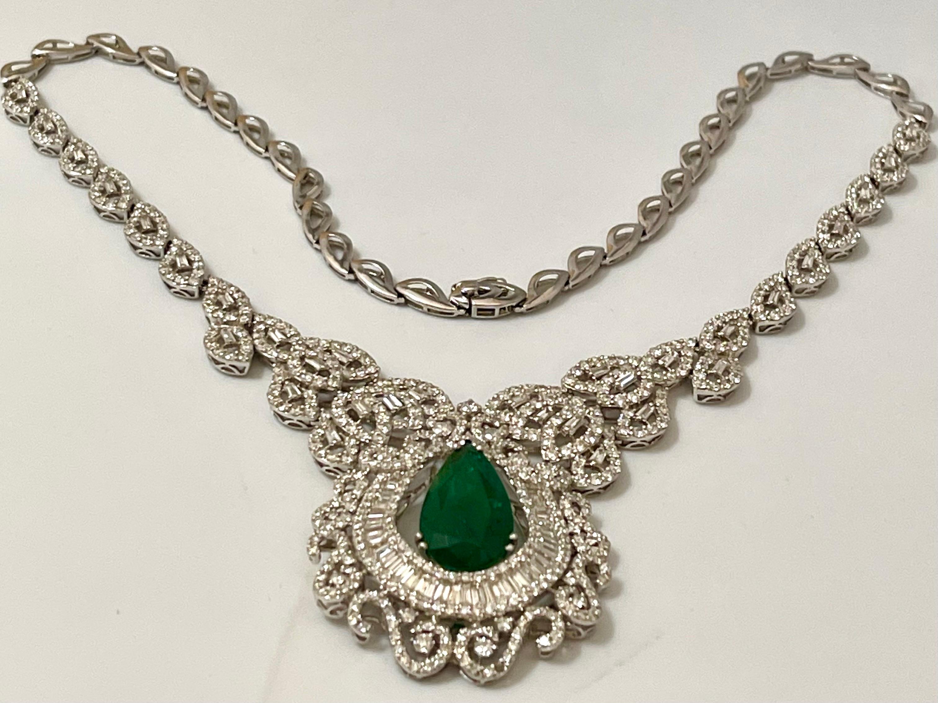 11 Ct Pear Shape Zambian Natural Emerald & 17 Ct Diamond Necklace 18 Karat Gold For Sale 3