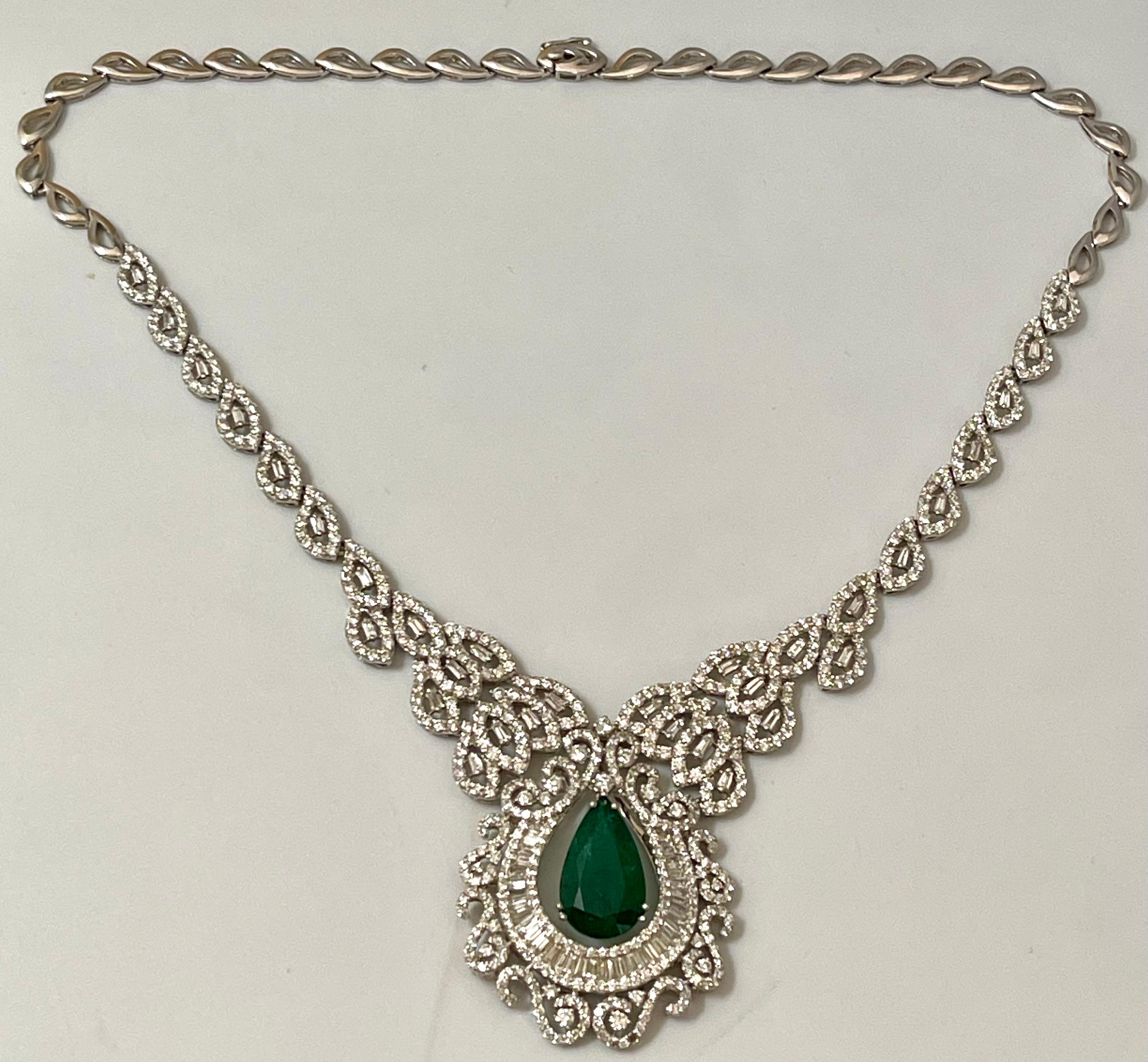 11 Ct Pear Shape Zambian Natural Emerald & 17 Ct Diamond Necklace 18 Karat Gold For Sale 3