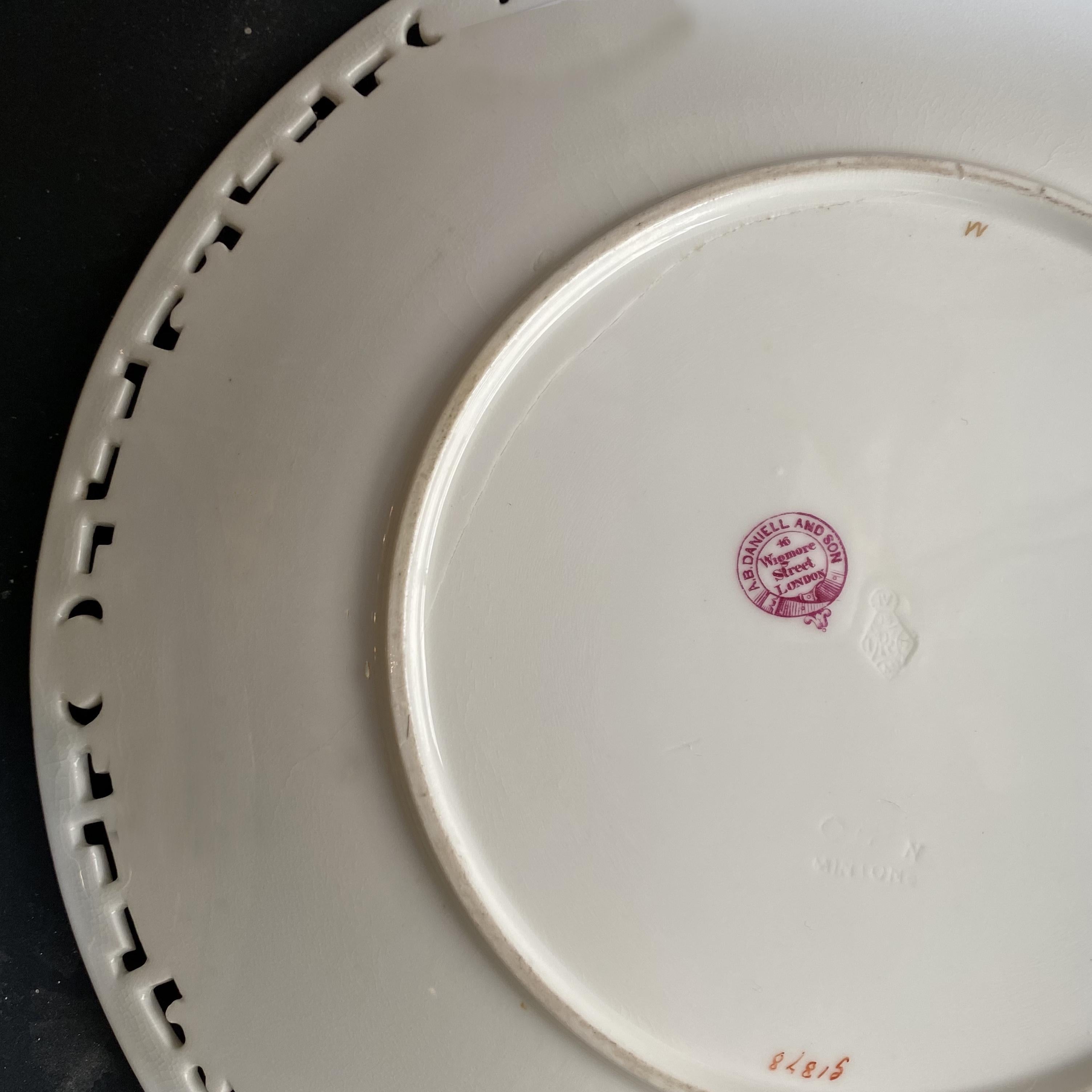 11 Dinner Plates Flowers and Gold, Minton Porcelain, 1874-1884 In Good Condition For Sale In Paris, FR