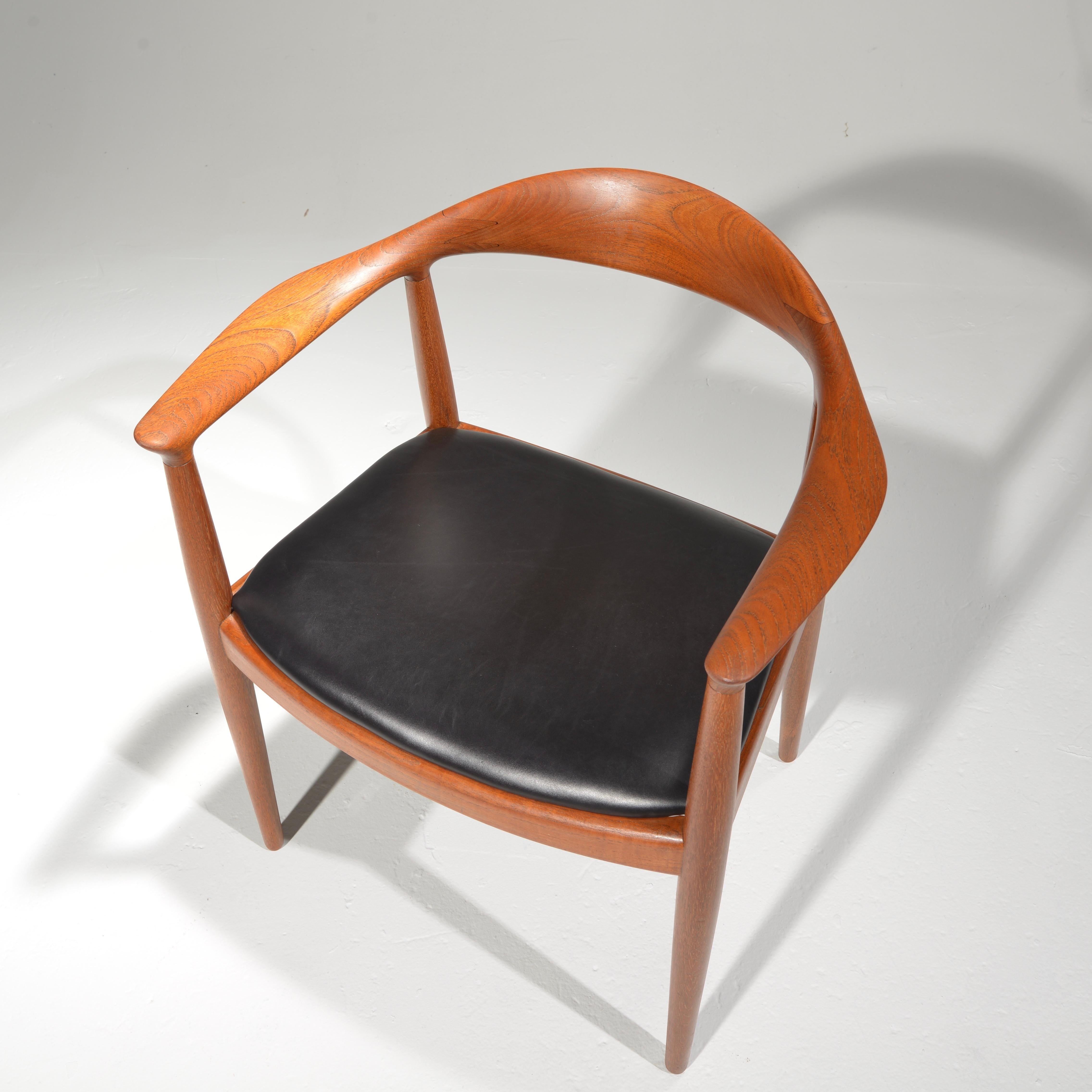 5 Hans Wegner for Johannes Hansen JH-503 Chairs in Teak and Leather For Sale 2