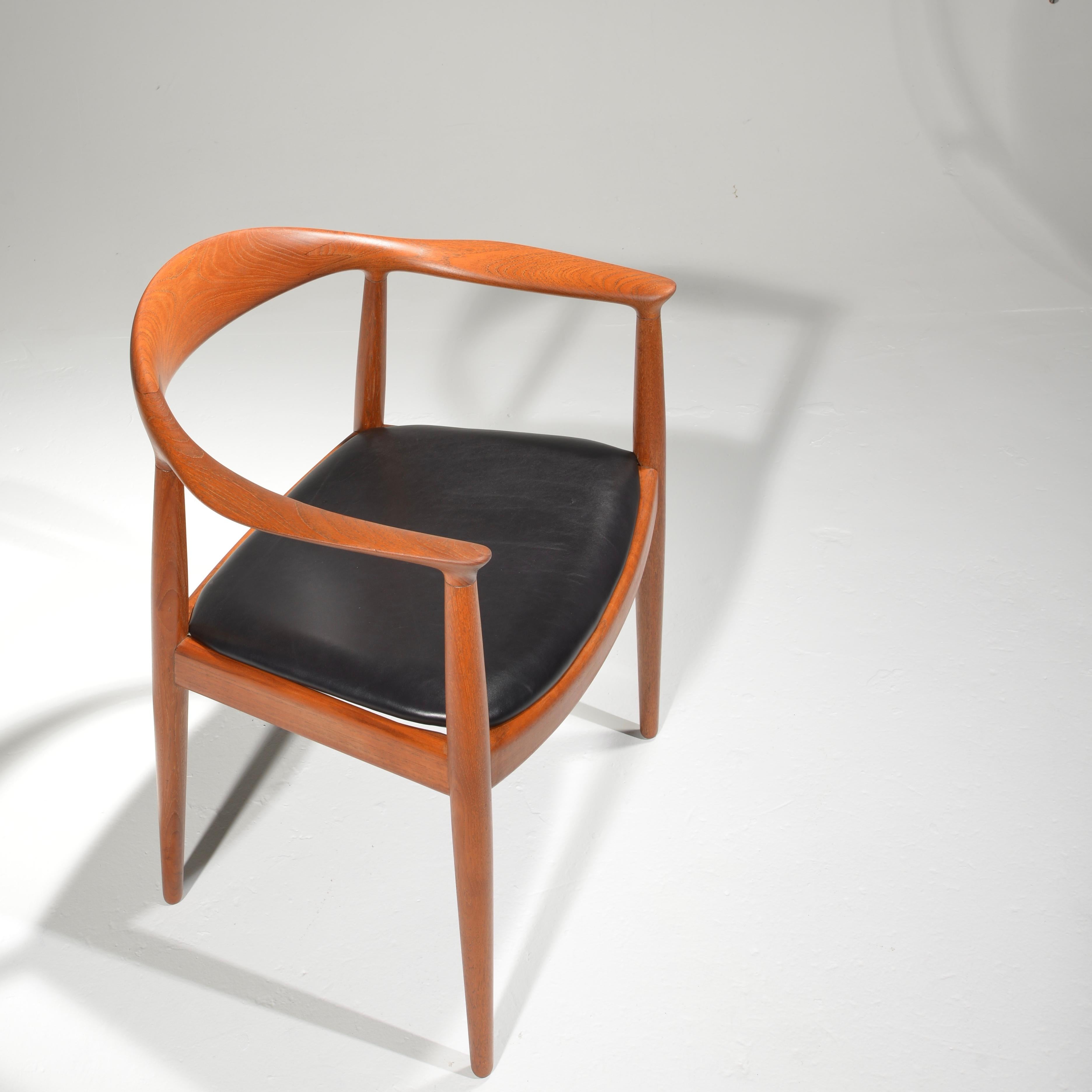 5 Hans Wegner for Johannes Hansen JH-503 Chairs in Teak and Leather For Sale 5