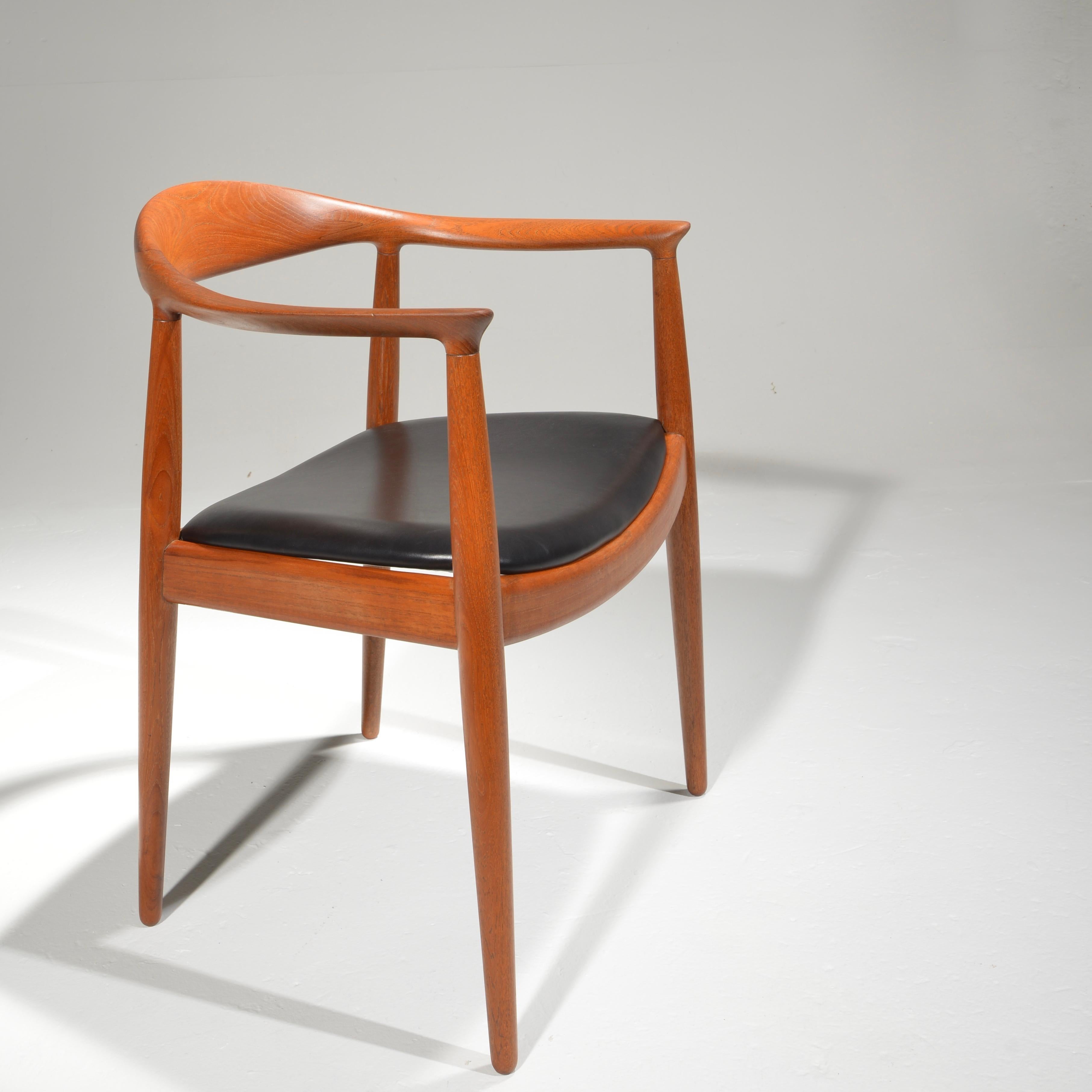 5 Hans Wegner for Johannes Hansen JH-503 Chairs in Teak and Leather For Sale 6