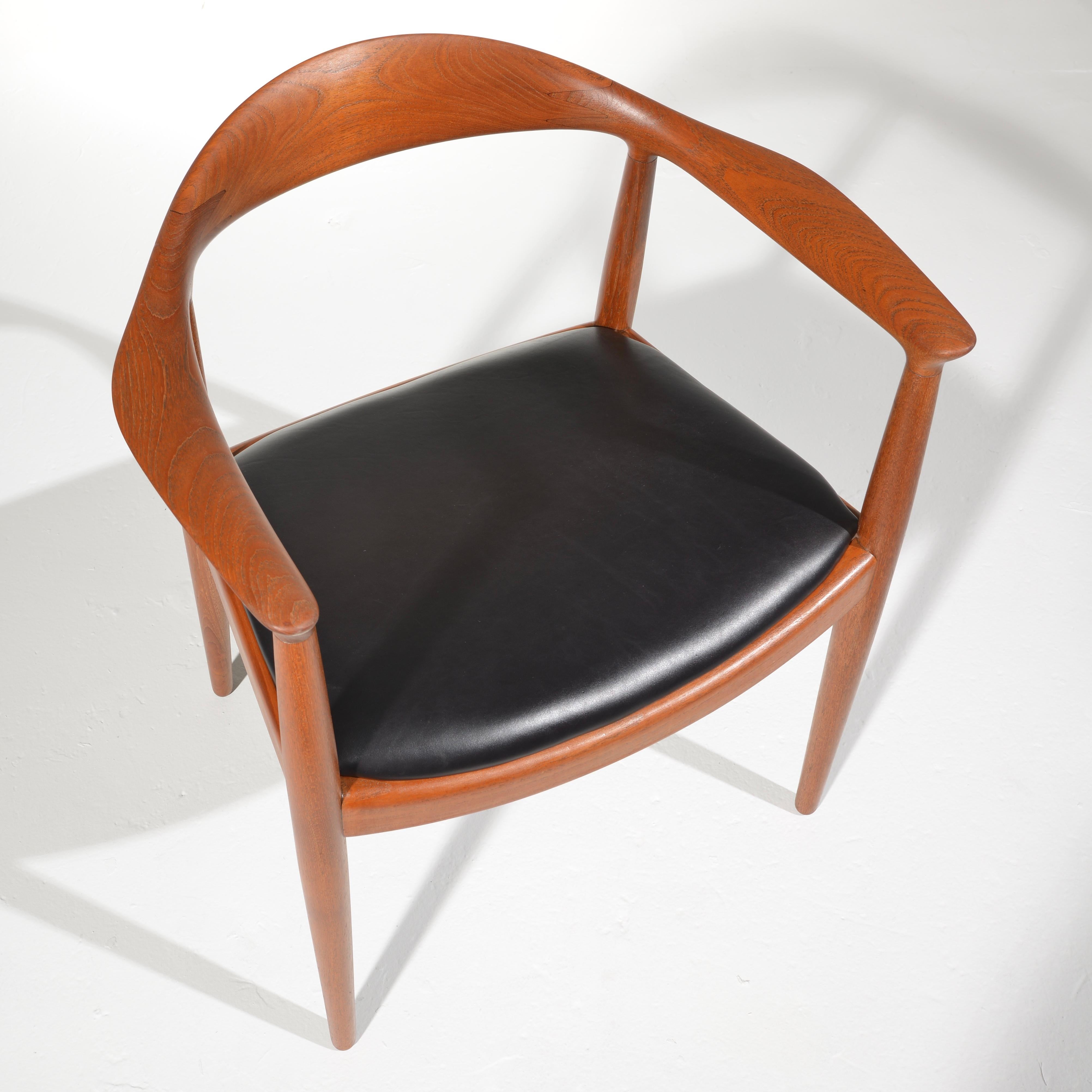 Danish 5 Hans Wegner for Johannes Hansen JH-503 Chairs in Teak and Leather For Sale