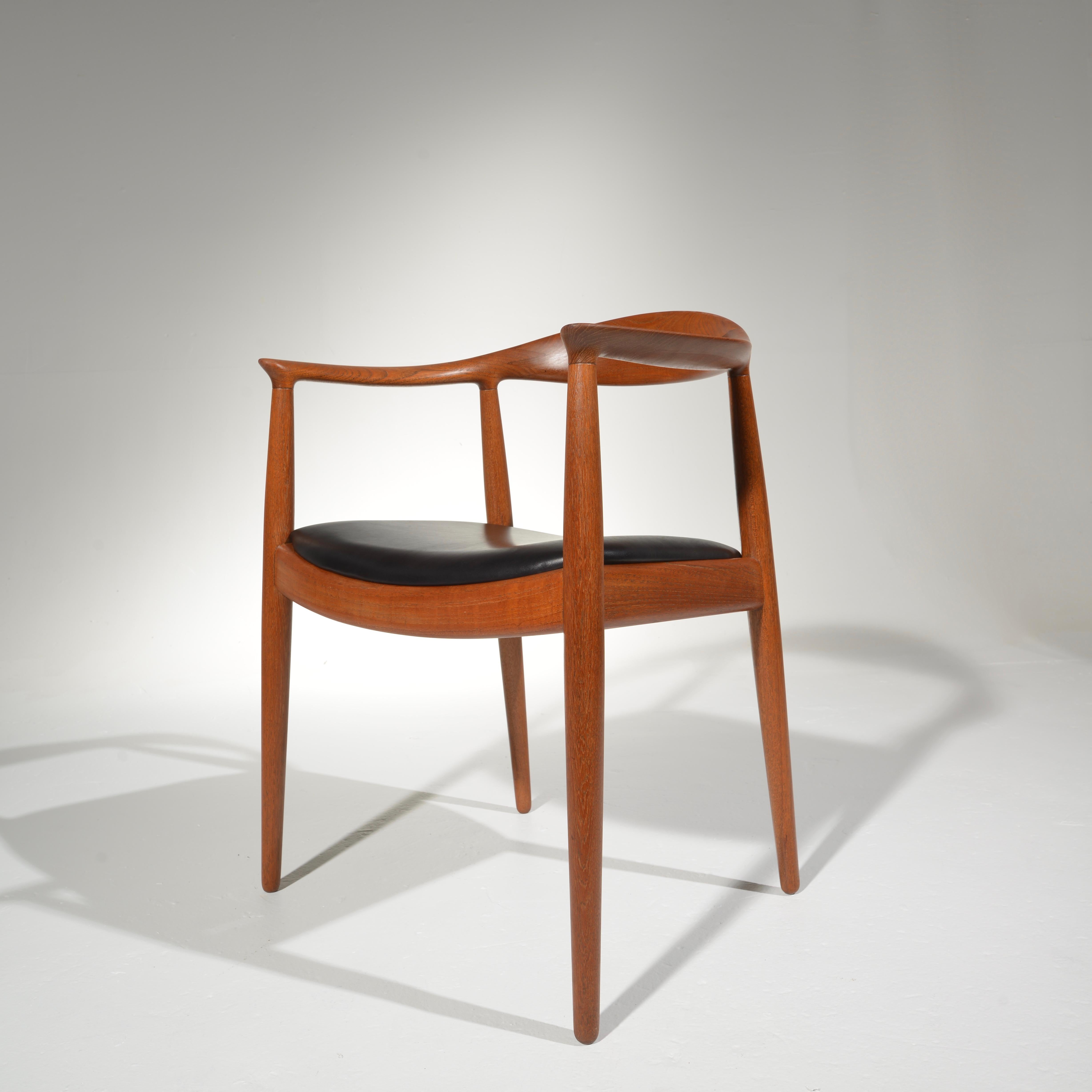 5 Hans Wegner for Johannes Hansen JH-503 Chairs in Teak and Leather For Sale 1