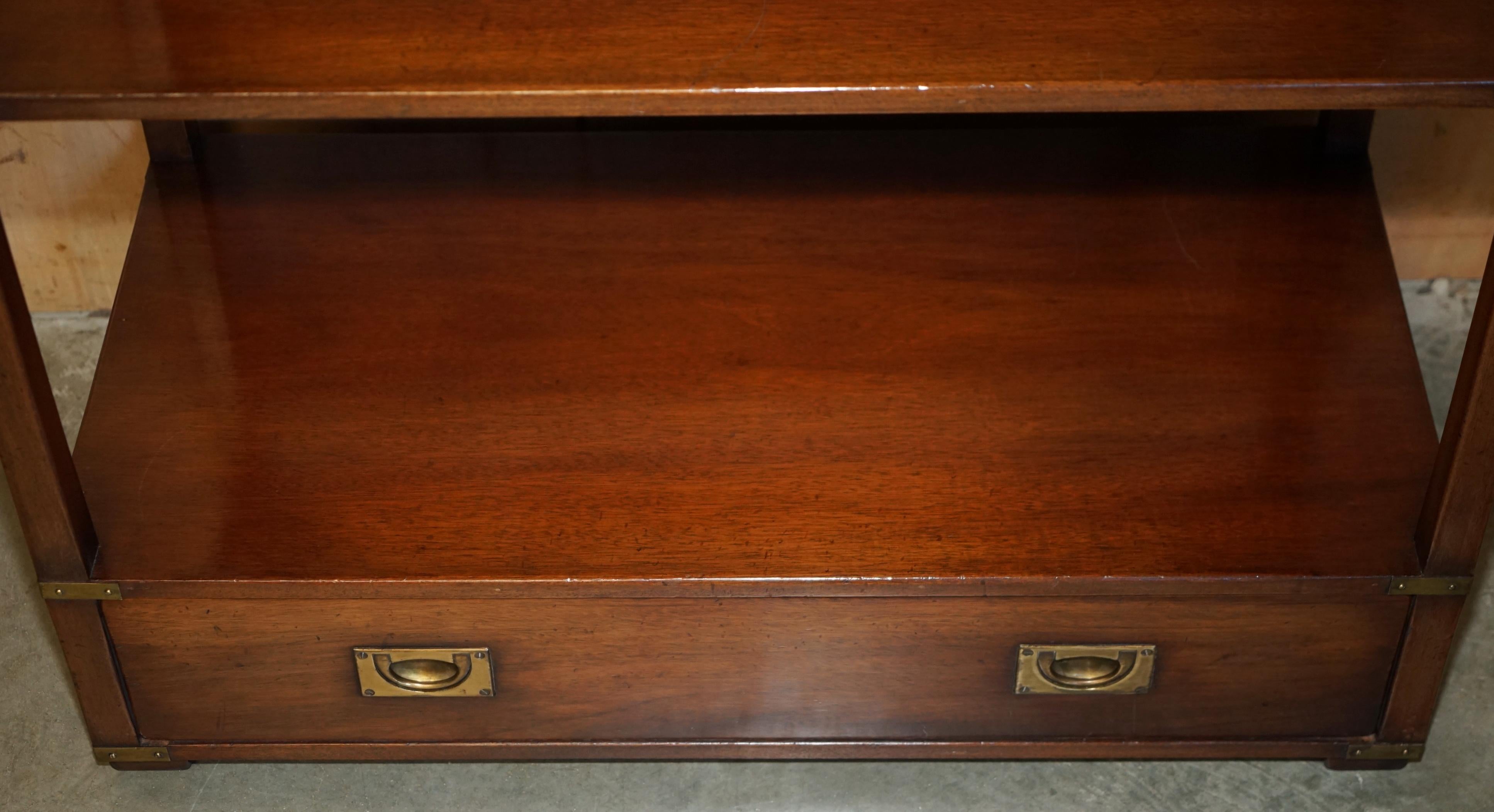 11 HARRODS KENNEDY (10 METERS) MILITARY OPEN LIBRARY HARDWOOD DiSPLAY BOOKCASES (20. Jahrhundert) im Angebot